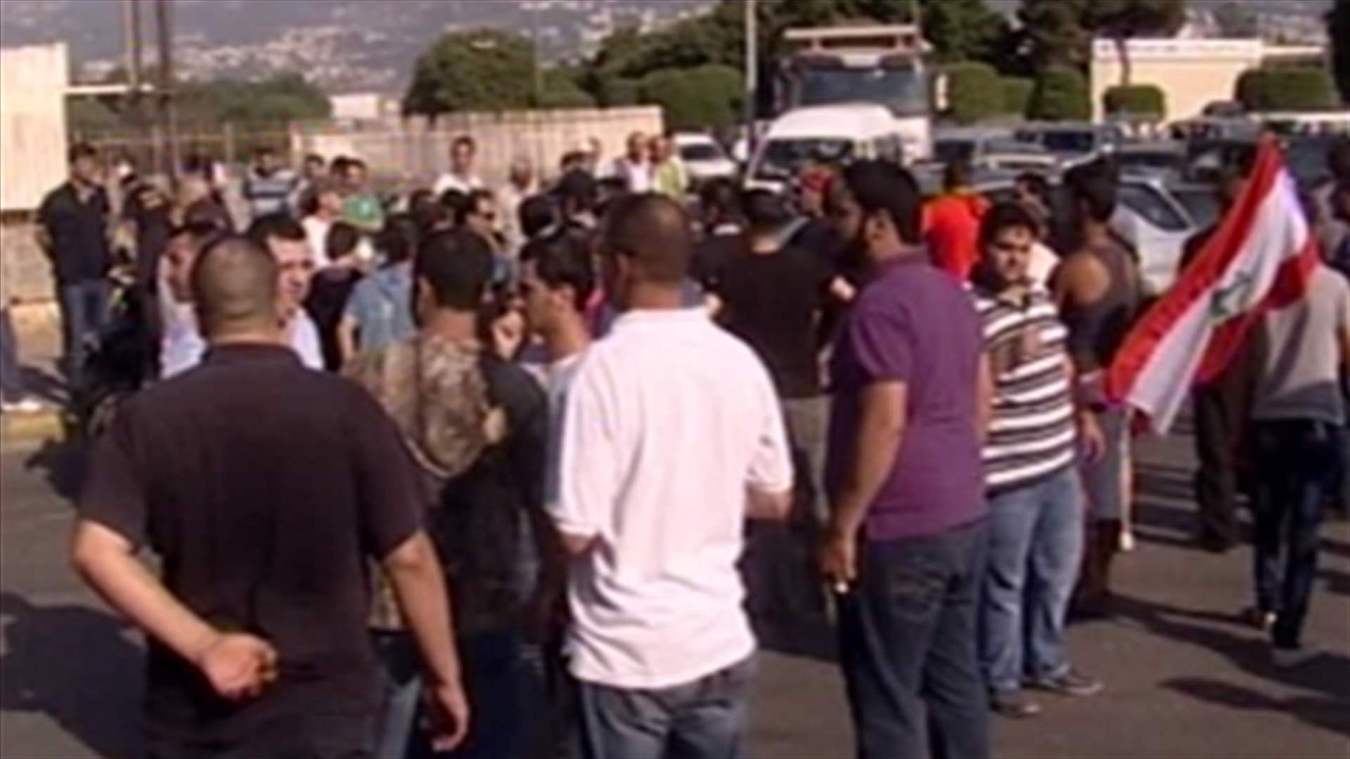 Beirut International Rd opens after being blocked by families of 11 Lebanese detainees 