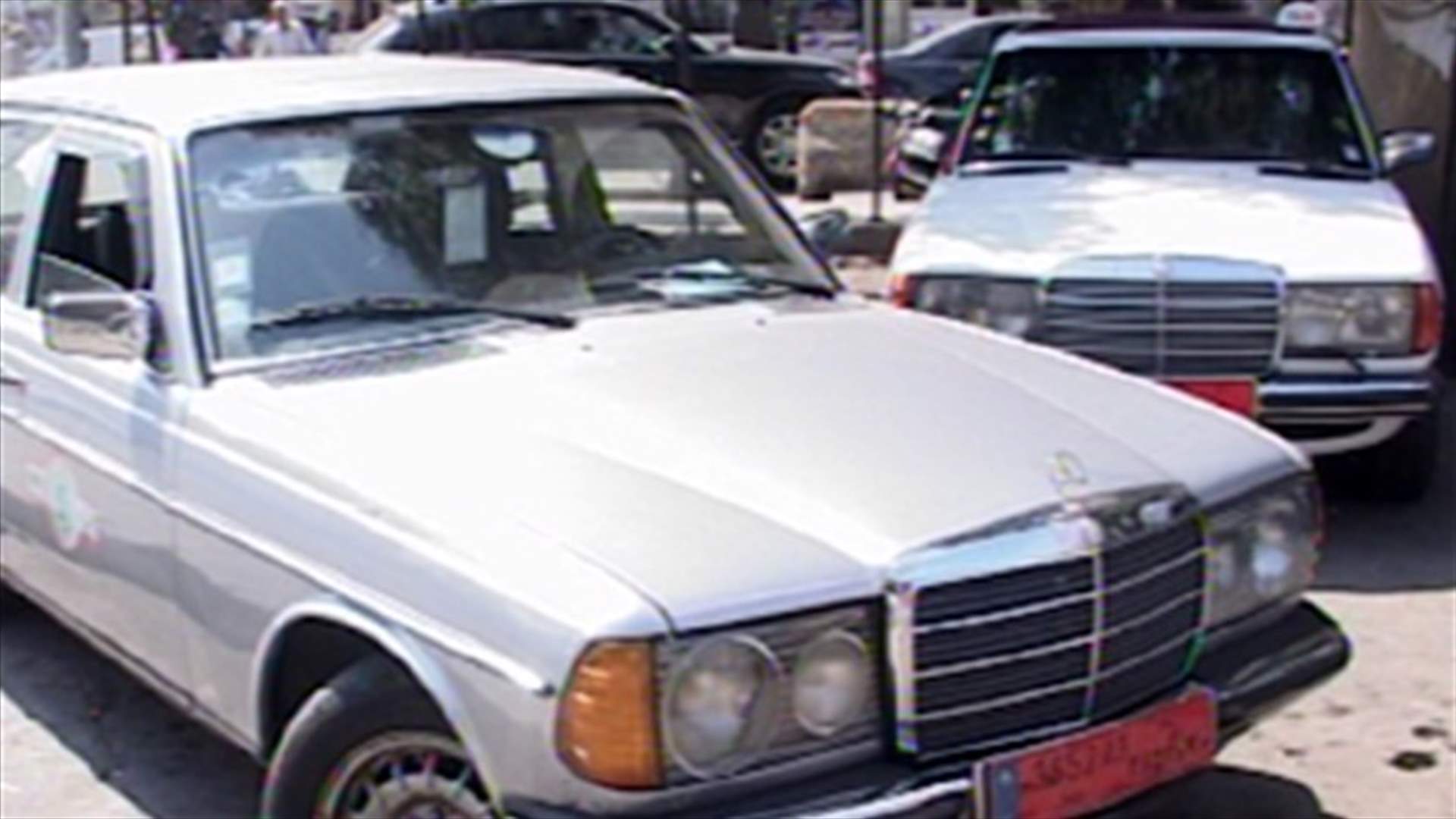 اعتصام تحذيري لسائقي السيارات العمومية