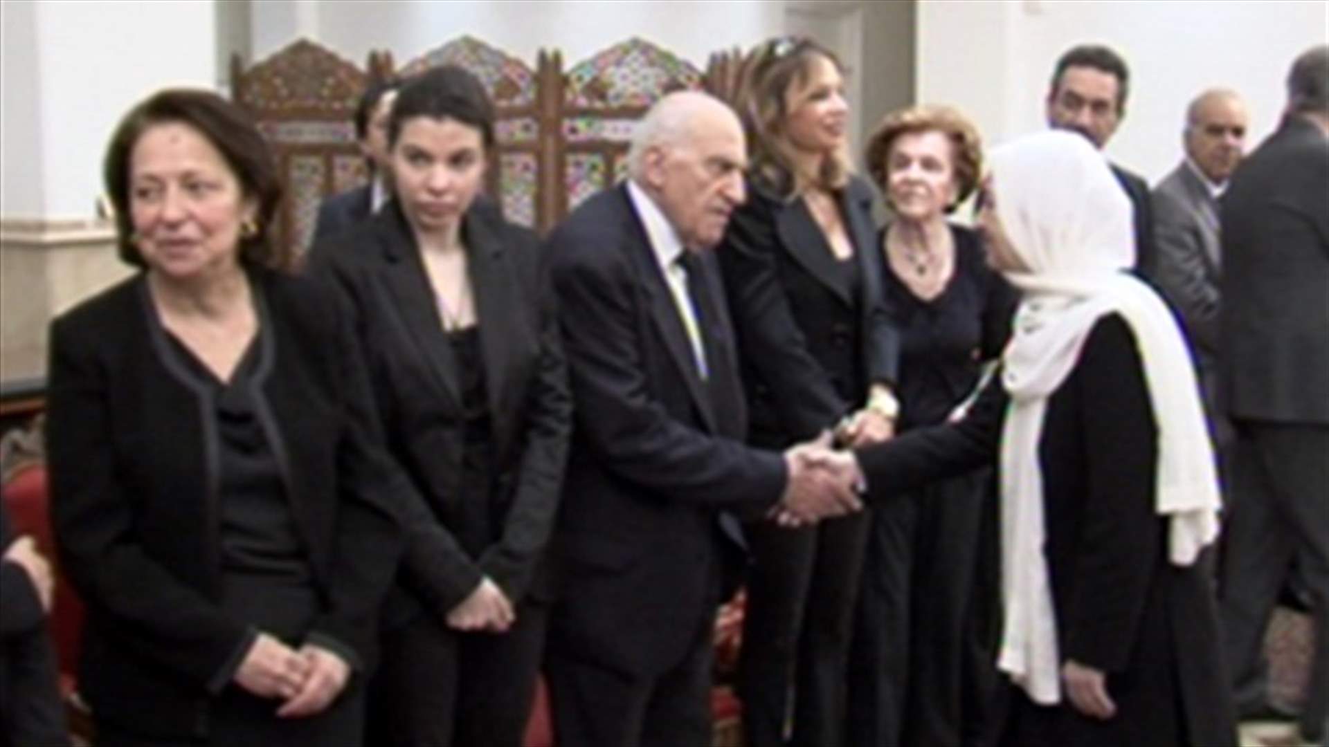 Mourners pay respect to family of Ghassan Tueni 