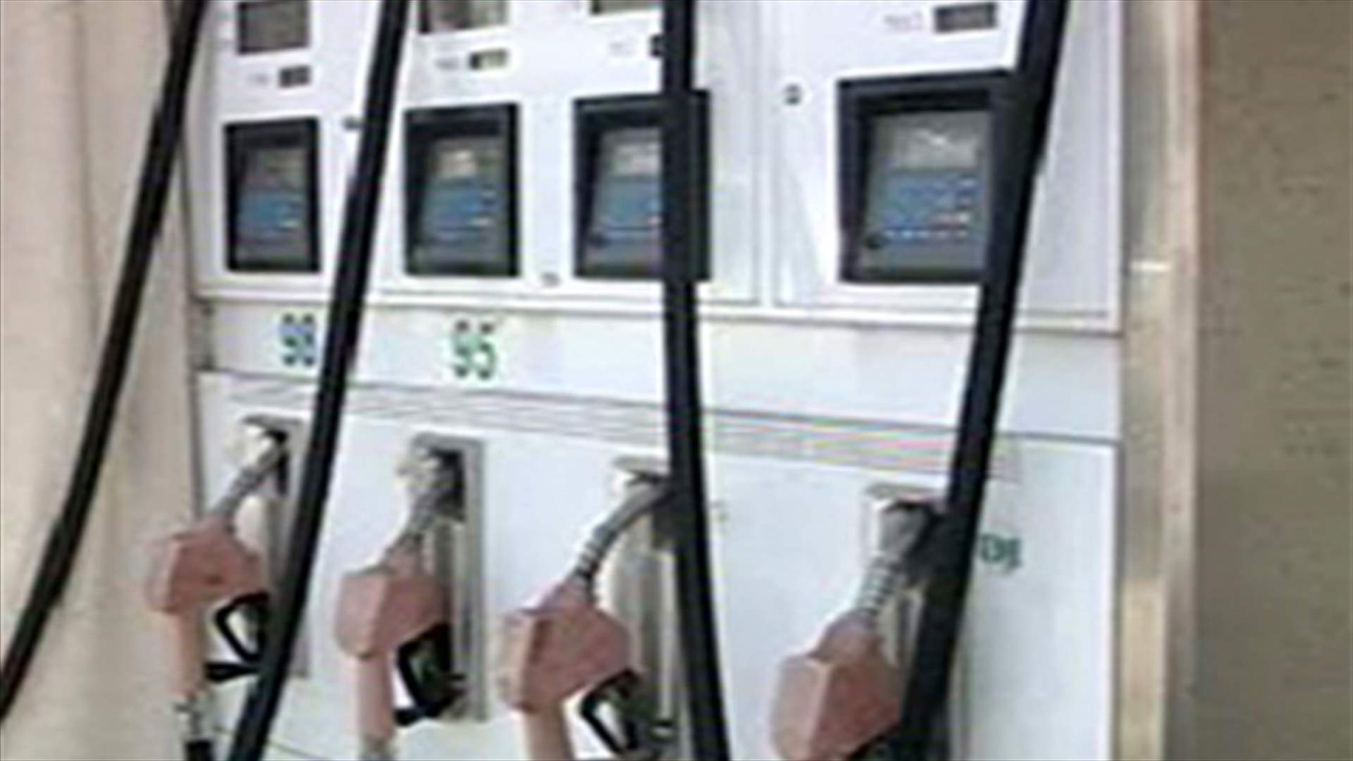 Fuel prices continue to drop in Lebanon 