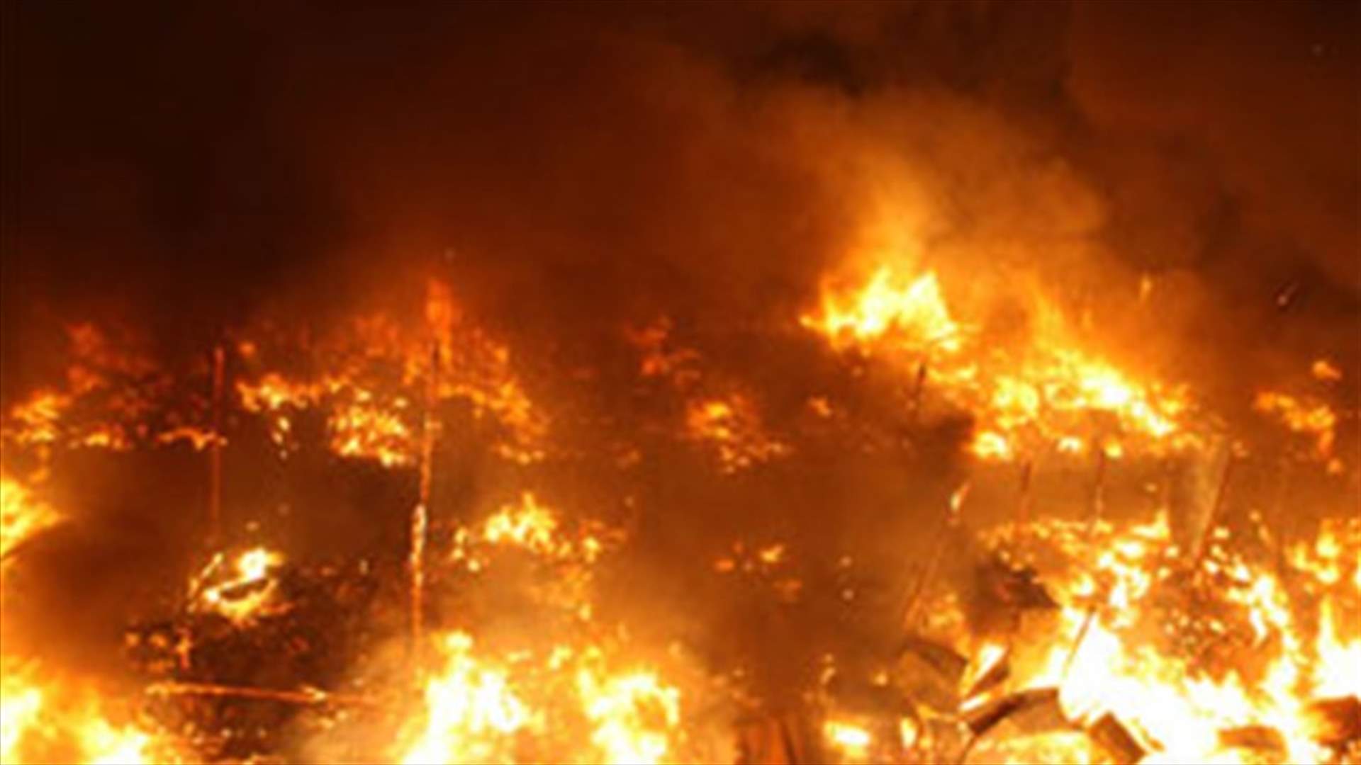 Huge fire in Antelias bush, threatens nearby houses
