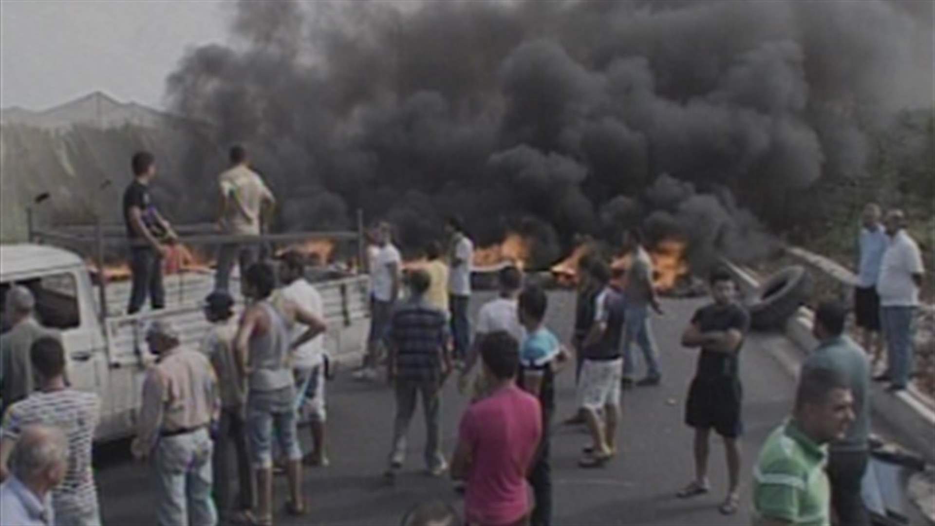 Citizens cut off roads due to power shortages