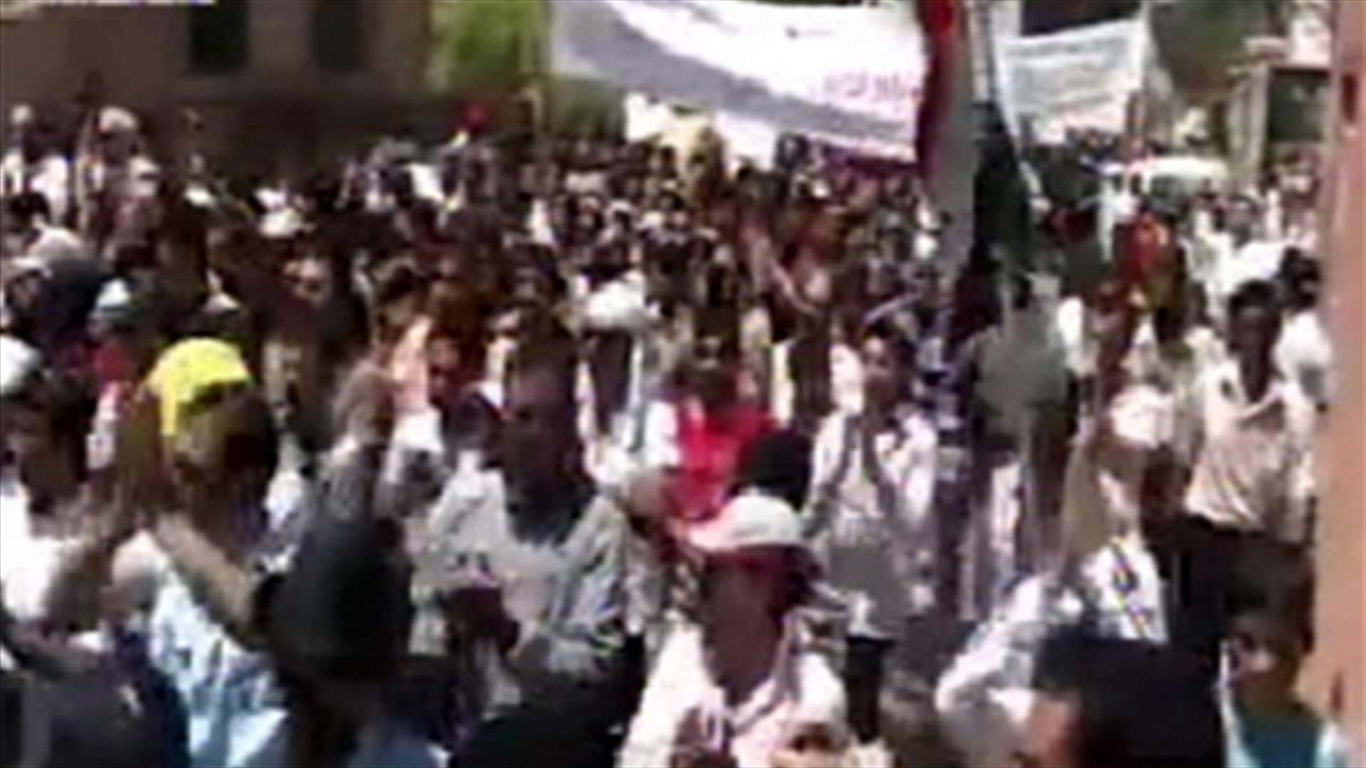 تظاهرات في عدد من المدن السورية ... والجيش يرد بالقنابل والرصاص