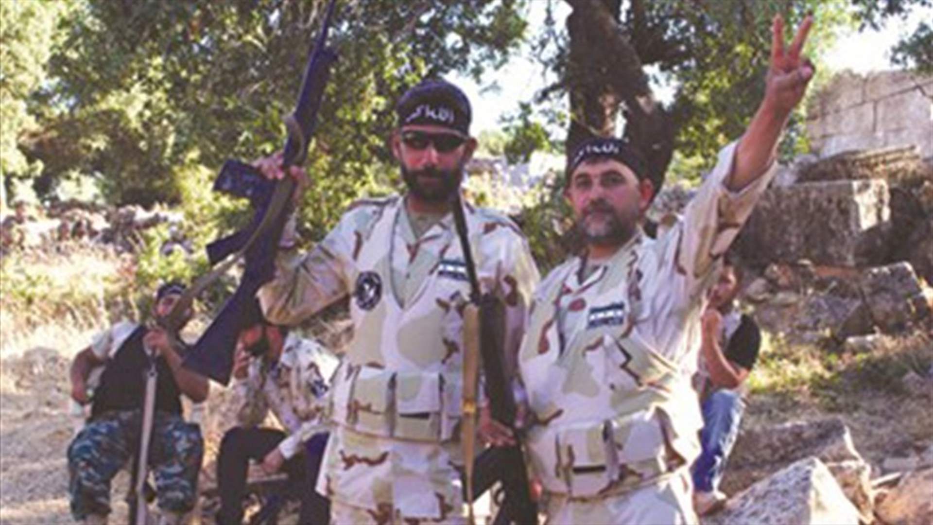  مسلحون لبنانيون مستعدون للقتال إلى جانب "أشقائهم السوريين"...