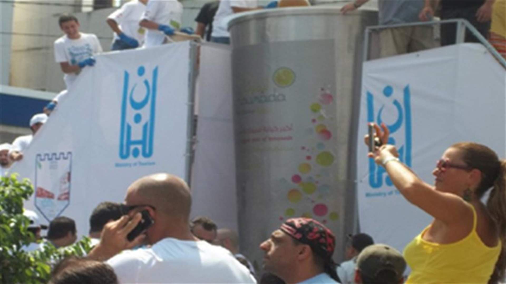 Batroun enters Guinness Book of Records for biggest cup of lemonade 