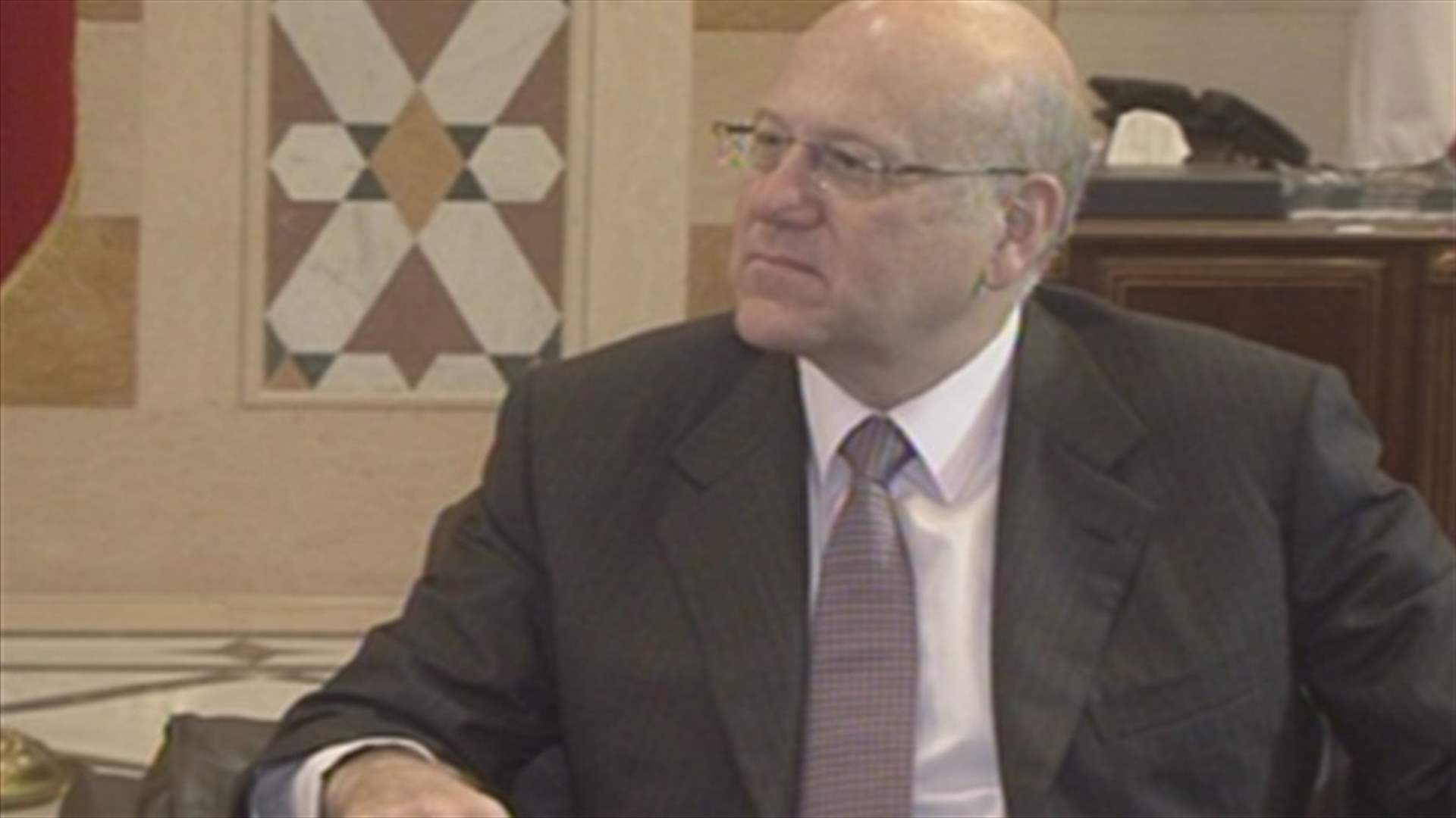 Mikati meets with Kahwaji, Kortbawi and Australian Speaker
