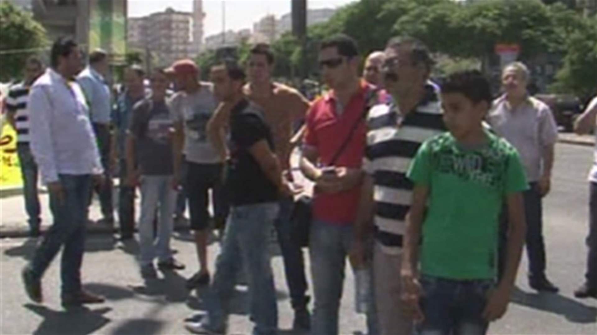 Sidon's Traders Association stage counter-protest against Assir