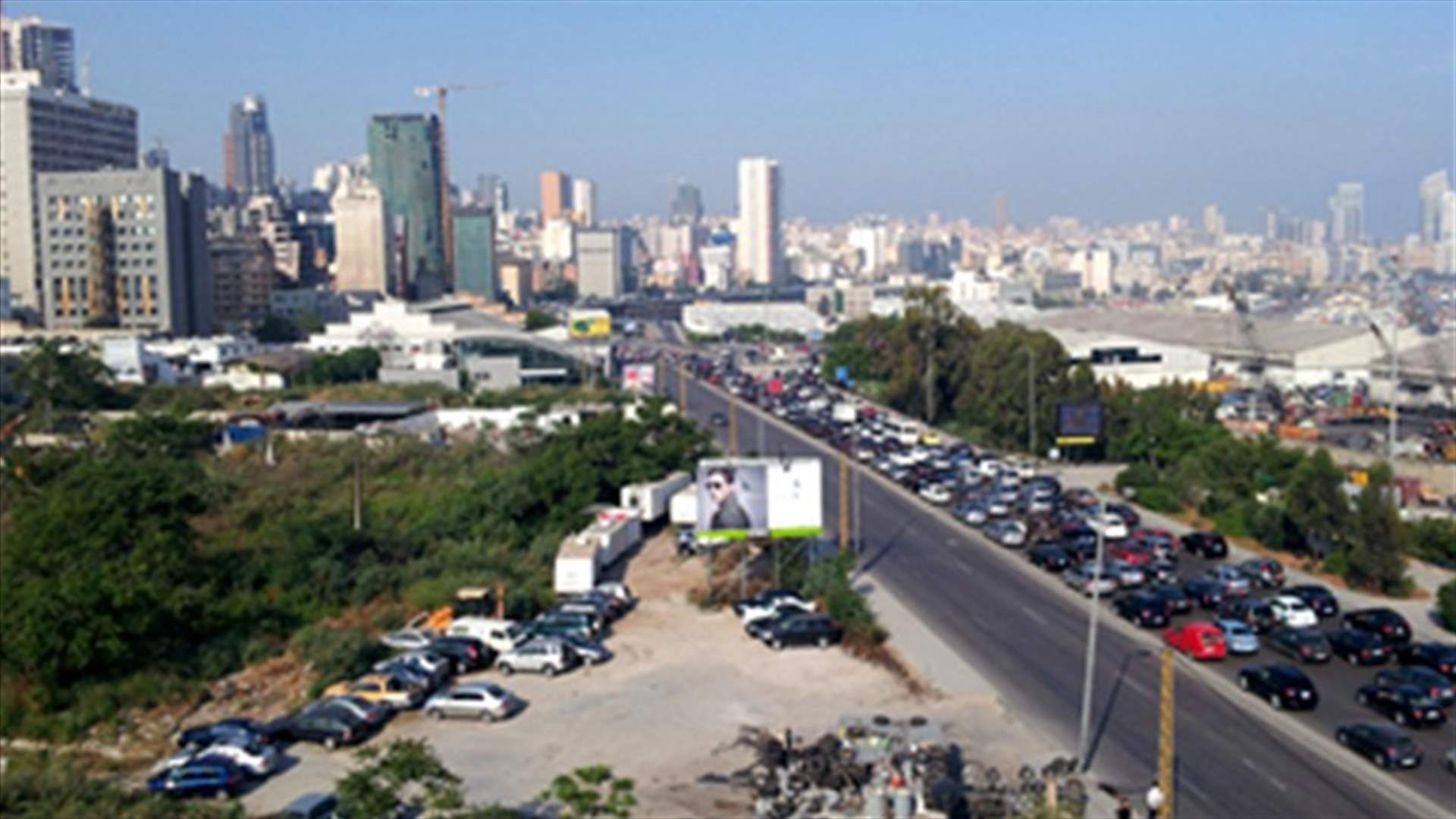 حادث سير بين 5 سيارات في الكرنتينا يتسبب بزحمة خانقة