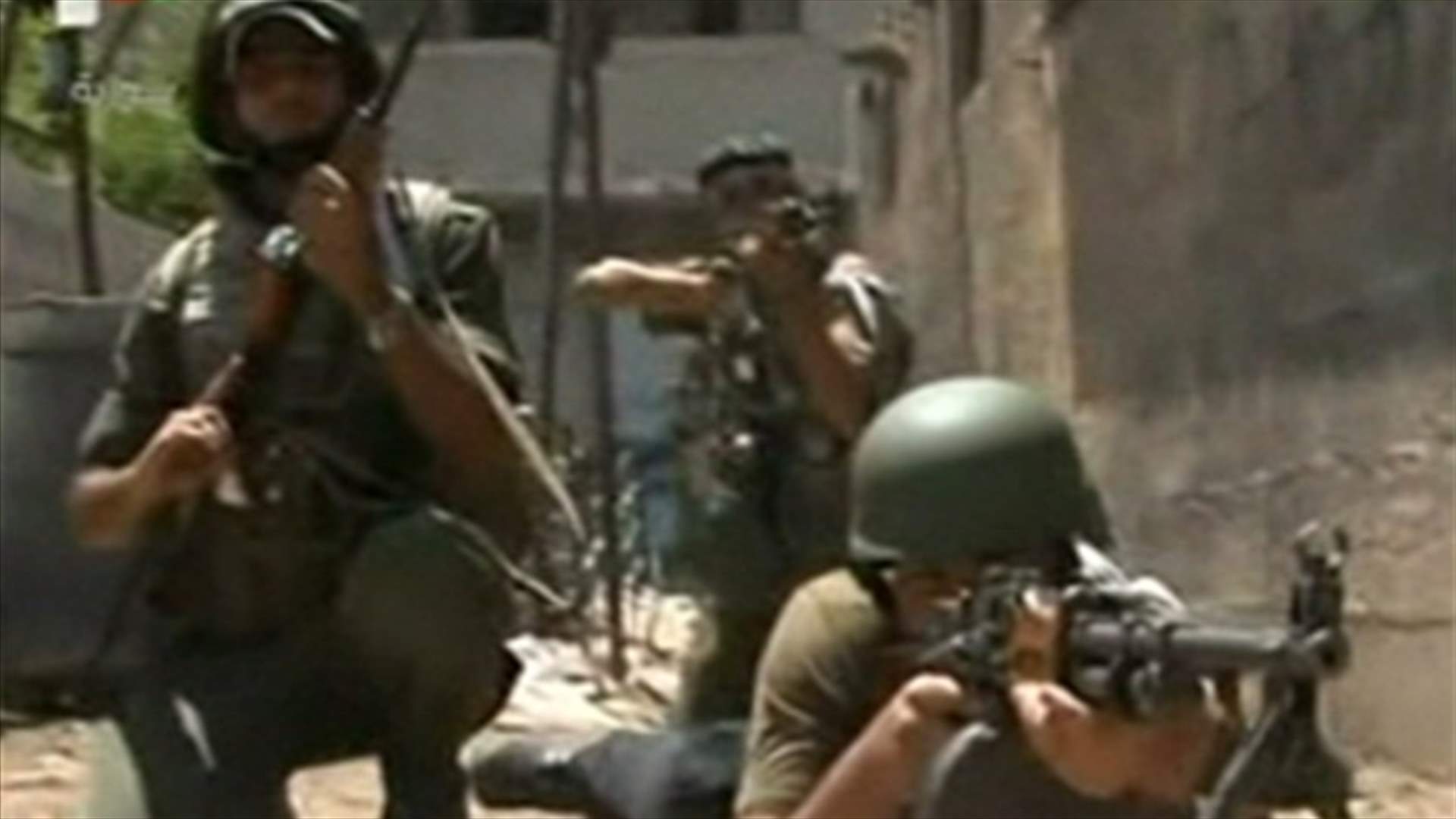 آلاف الجنود ينسحبون من مرتفعات جبل الزاوية ويتوجهون إلى حلب