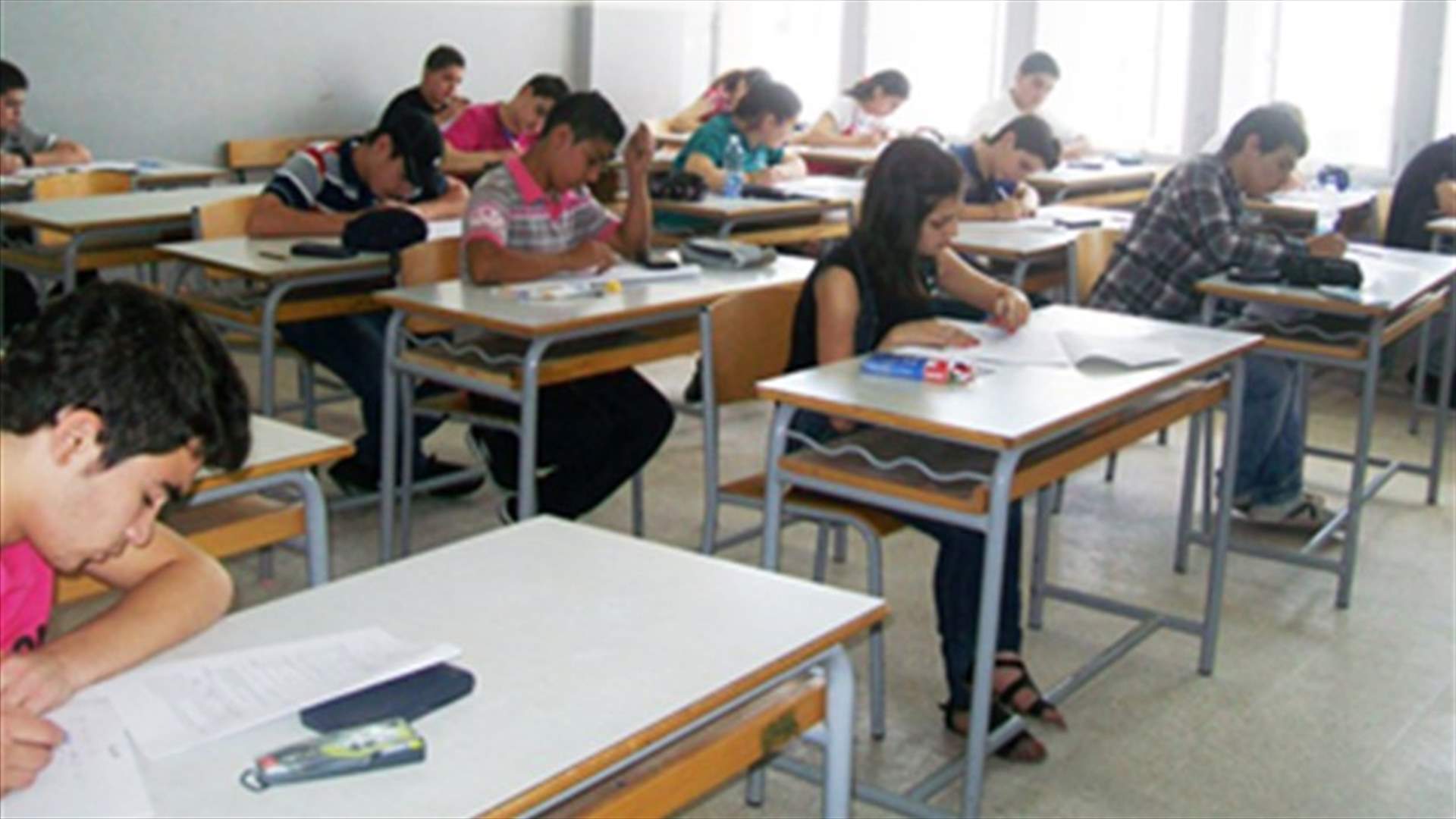 هل يعطى الطلاب افادات بناء على علاماتهم المدرسية ؟