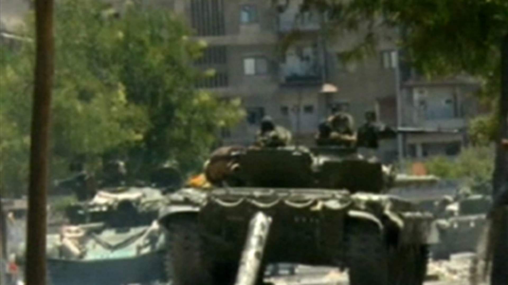 الجيش السوري بدأ هجومه في حلب..وهولاند يدعو الى التدخل السريع 