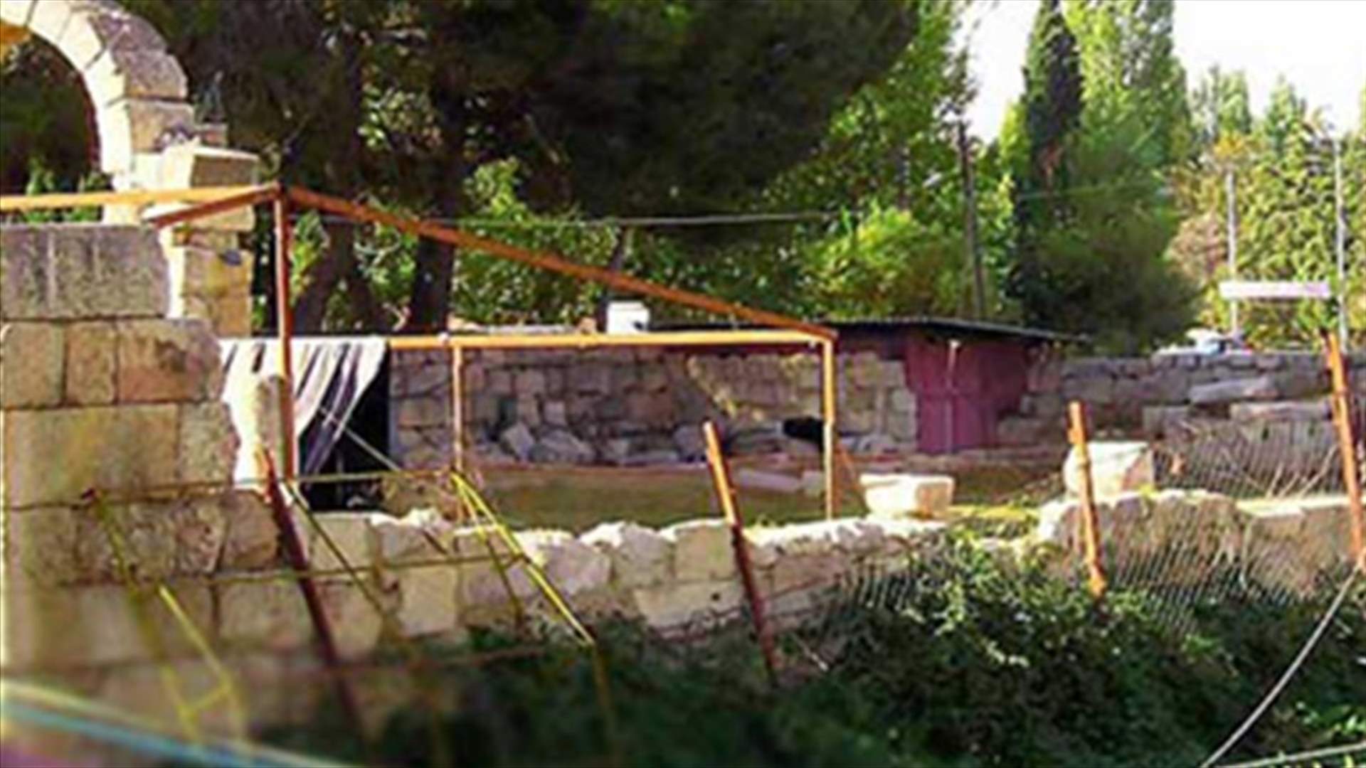 خلاف على مسجد بين الوقف السني وحزب الله...