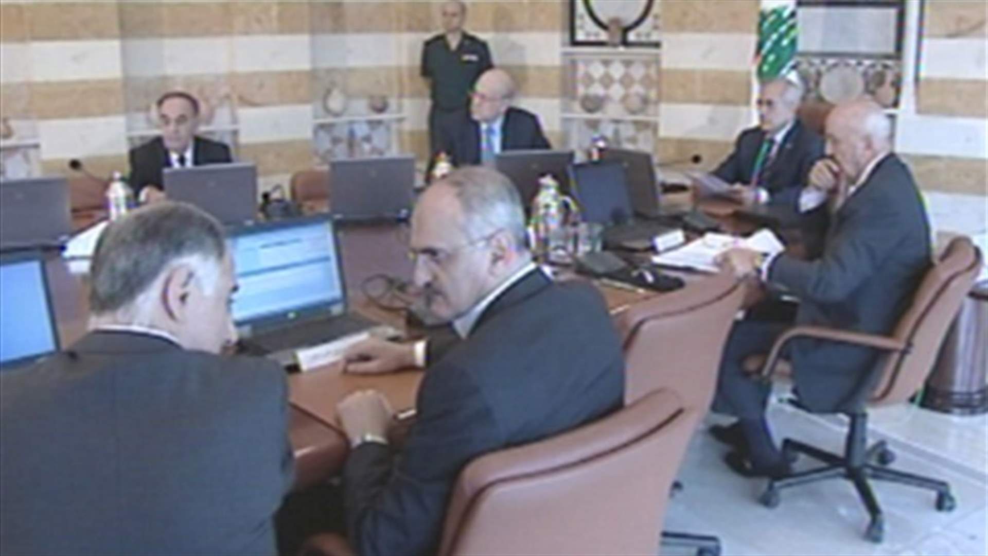 على أي خط نشطت الاتصالات لايجاد مخرج لملف المياومين؟