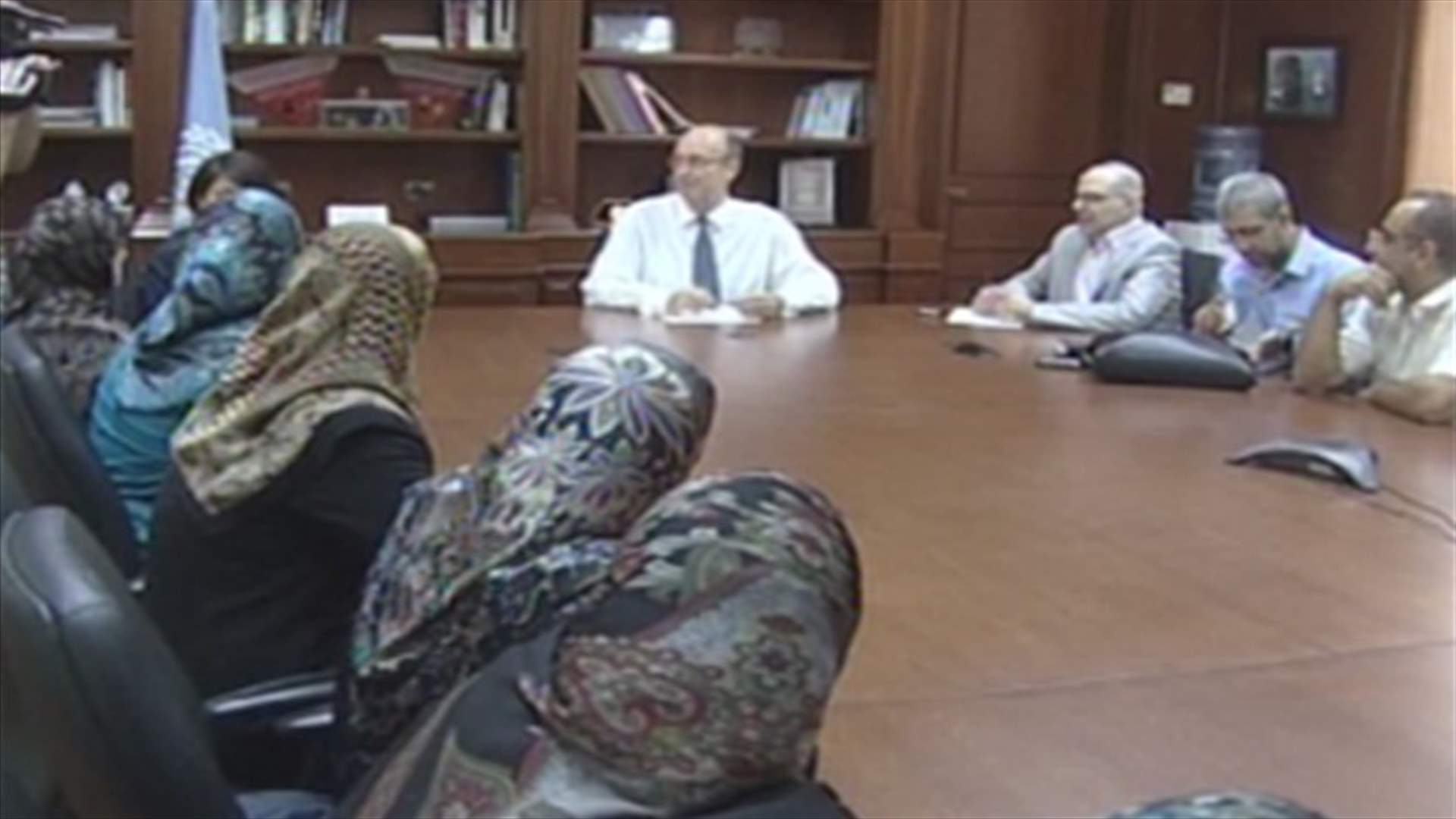 Delegation of 11 hostages’ families meets with Plumbly