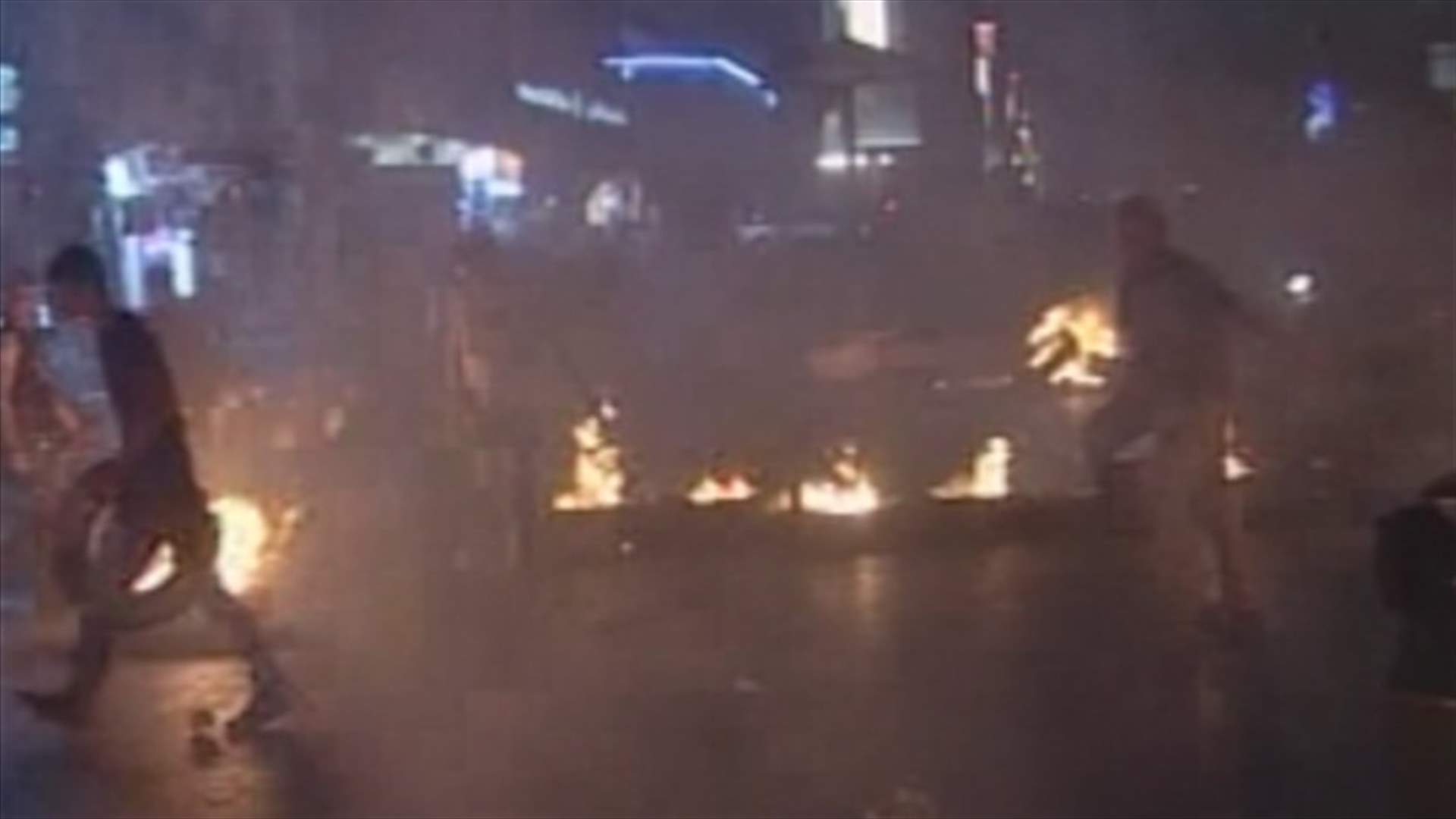 قطع عدد من الطرقات احتجاجاً على انقطاع الكهرباء