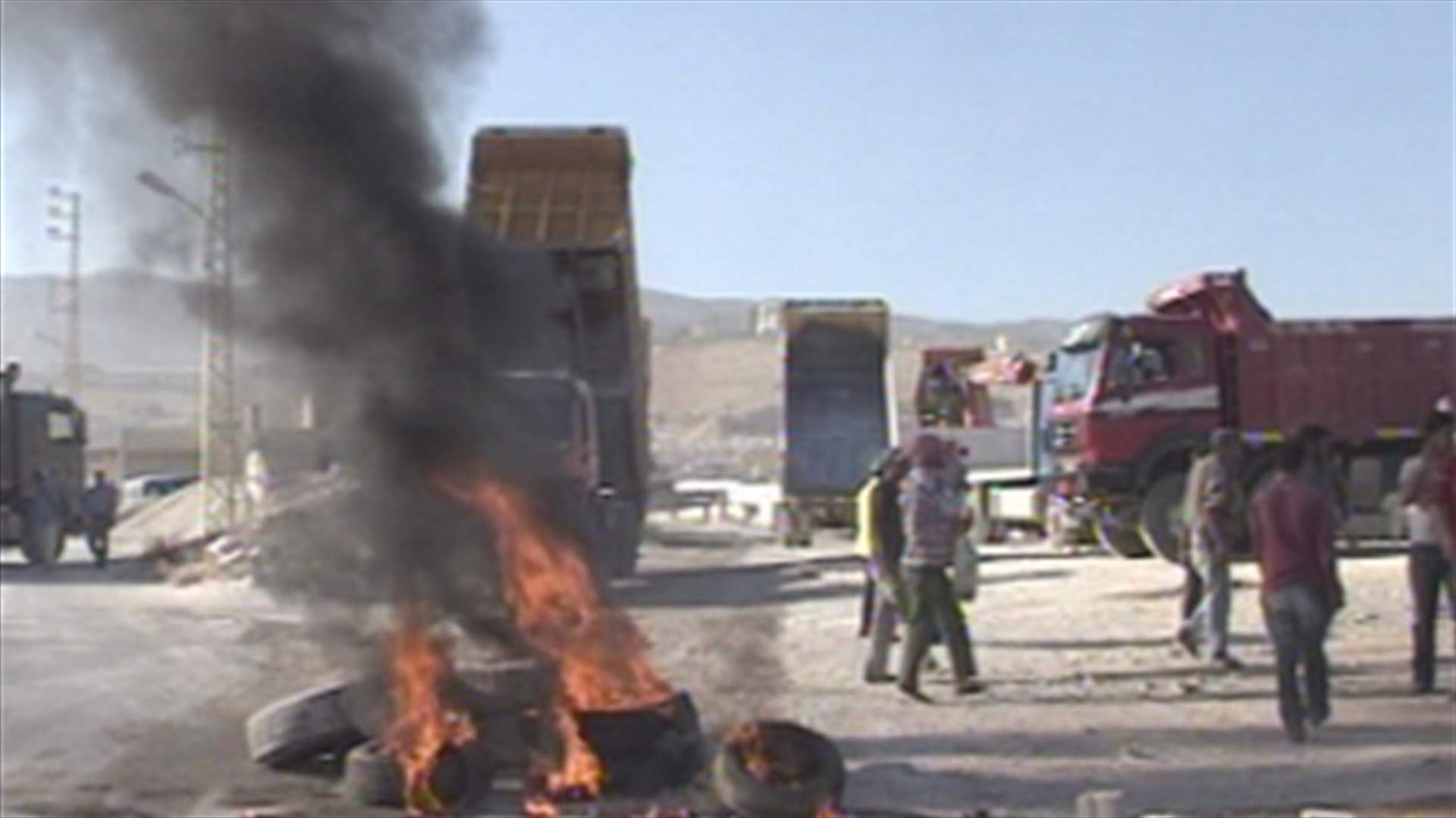Raiit – Zahle road cut-off in protest of stone quarries shutdown
