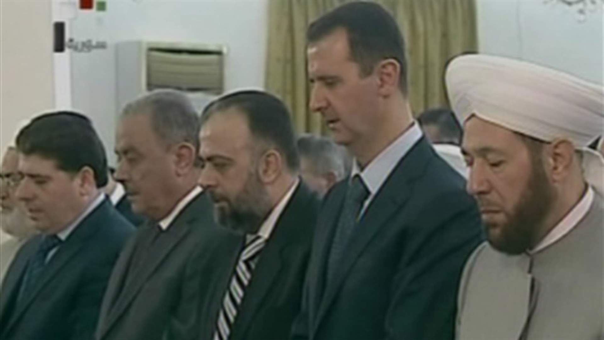Assad performs Eid prayers in public, gives opposition last chance to surrender 