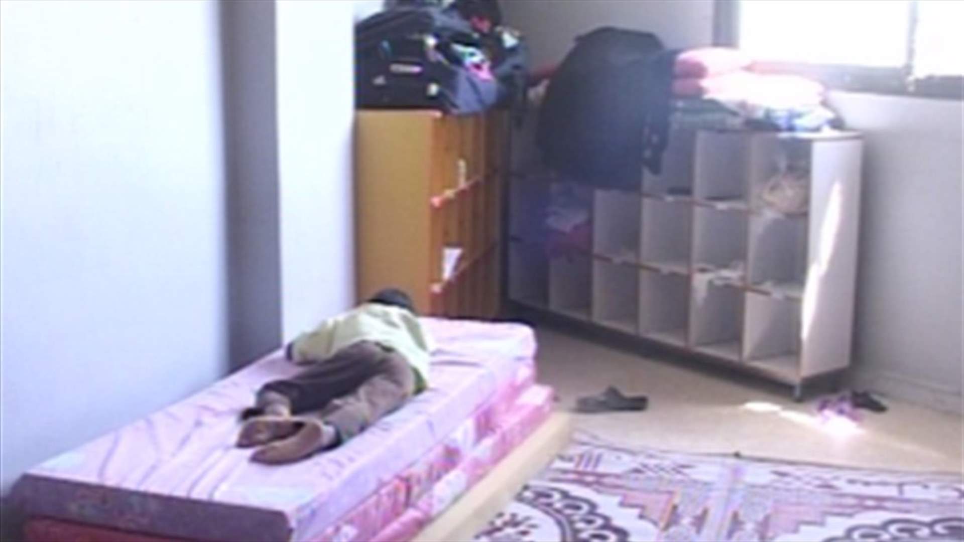 Syrian refugees take Lebanese schools as refuge 
