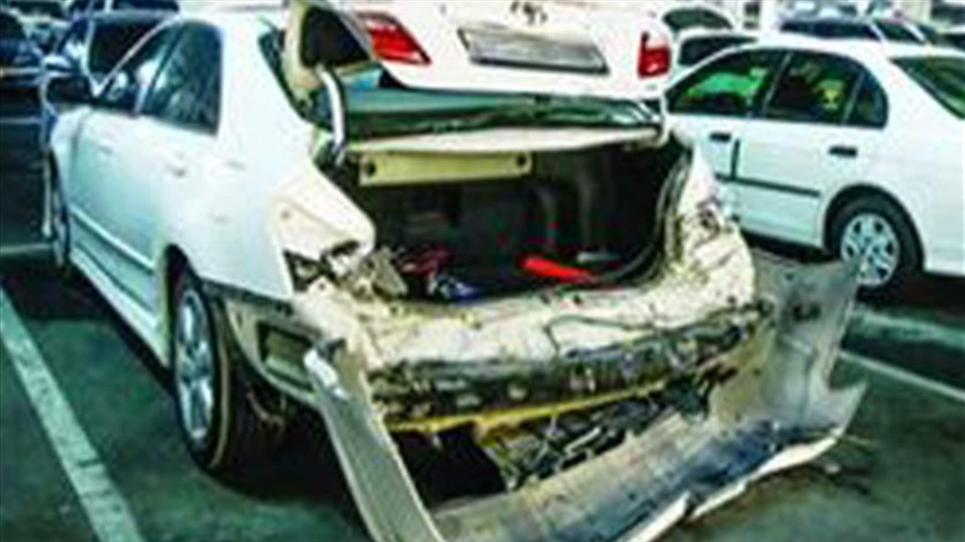صدمت 3 سيارات بسبب شجار مع زوجها