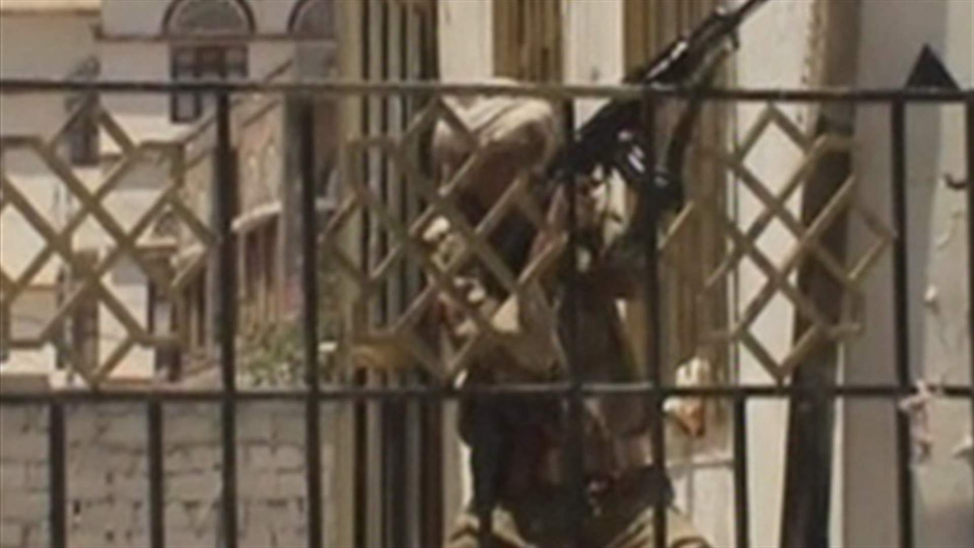  أوباما يدعو من تبقى من قوات القذافي لالقاء السلاح