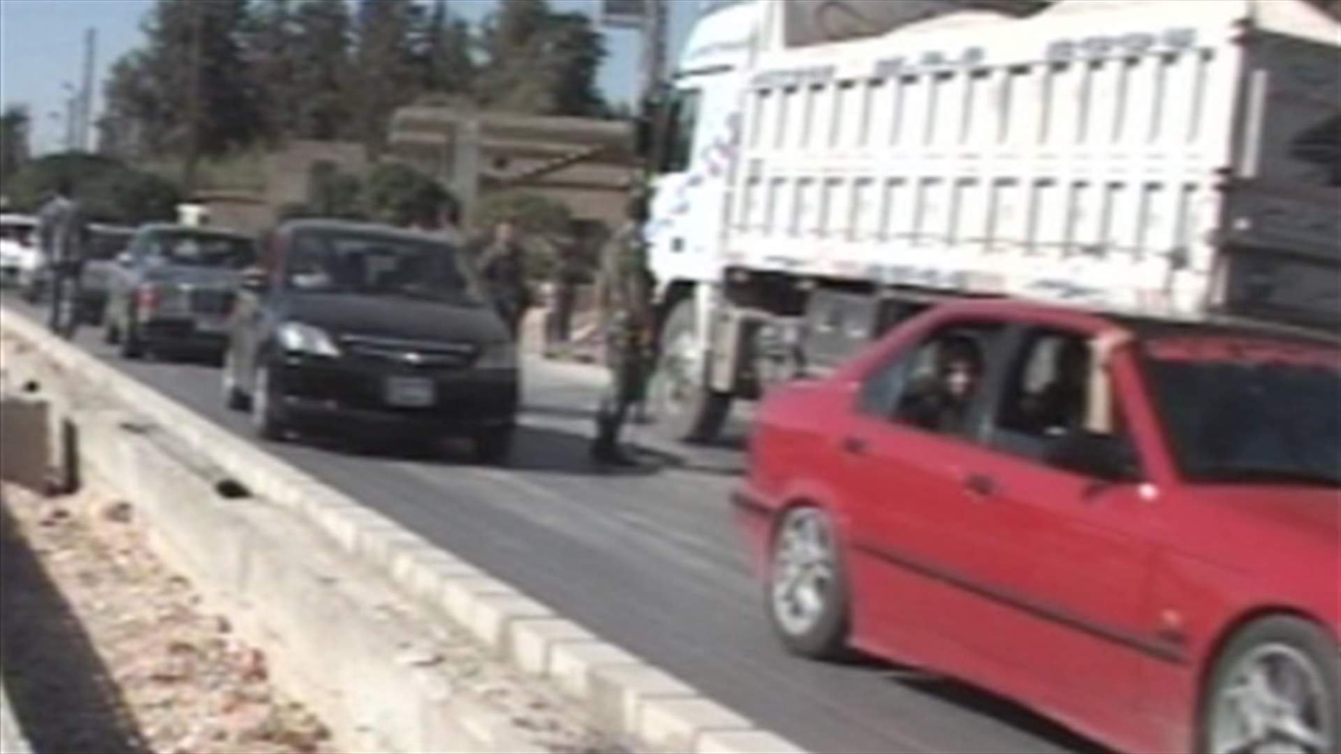 قطع طريق بعلبك حمص الدولية بسبب اشكال فردي