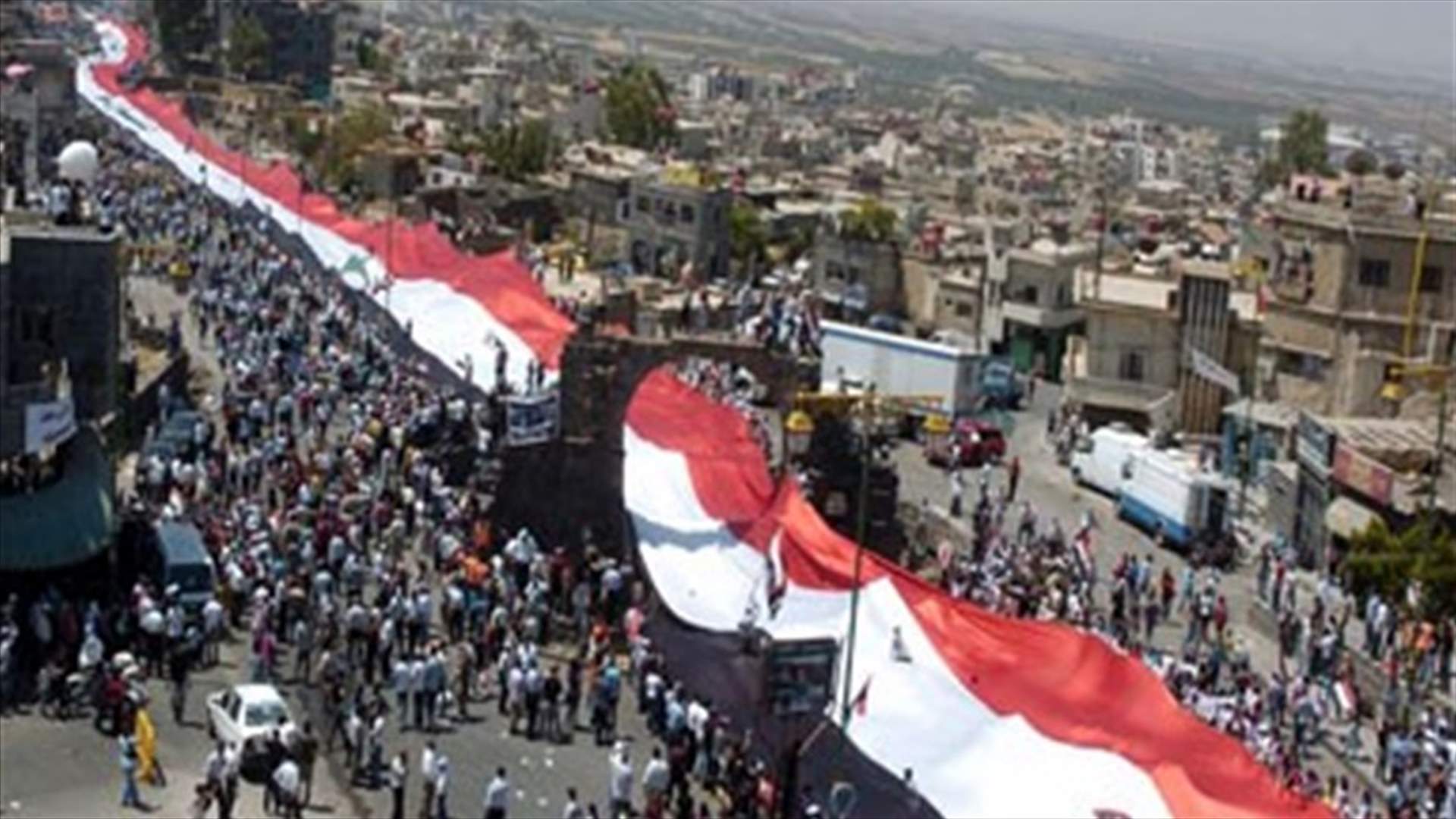 مسيرة حاشدة في درعا و علم بطول 2300 في السويداء 