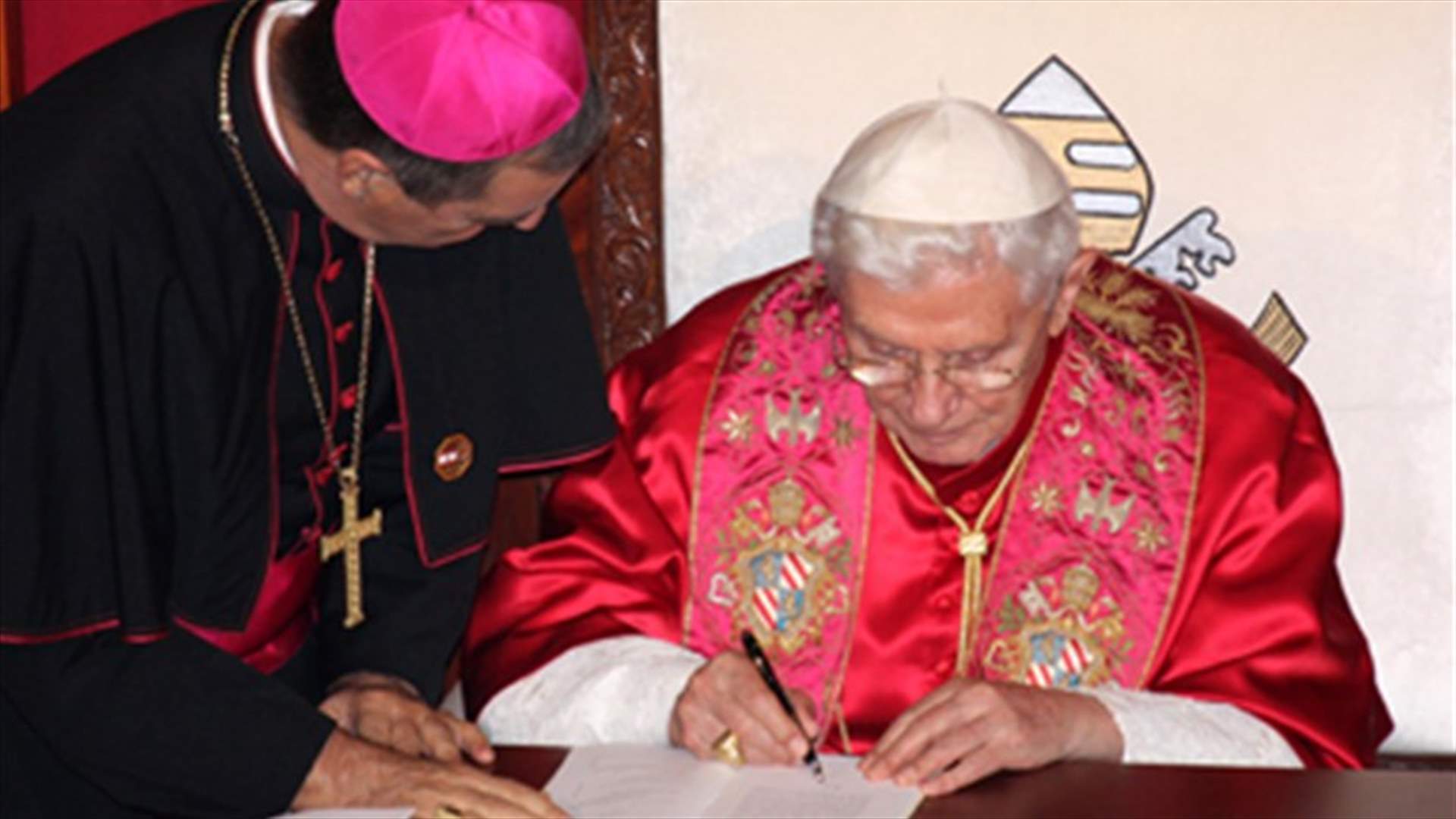 Pope celebrates mass at St.Paul's Basilica, signs Apostolic Exhortation[Day I]