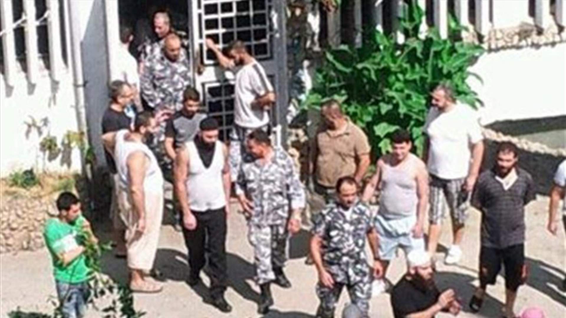 Lebanese prisoners seize 10 guards in Roumieh jail riot 