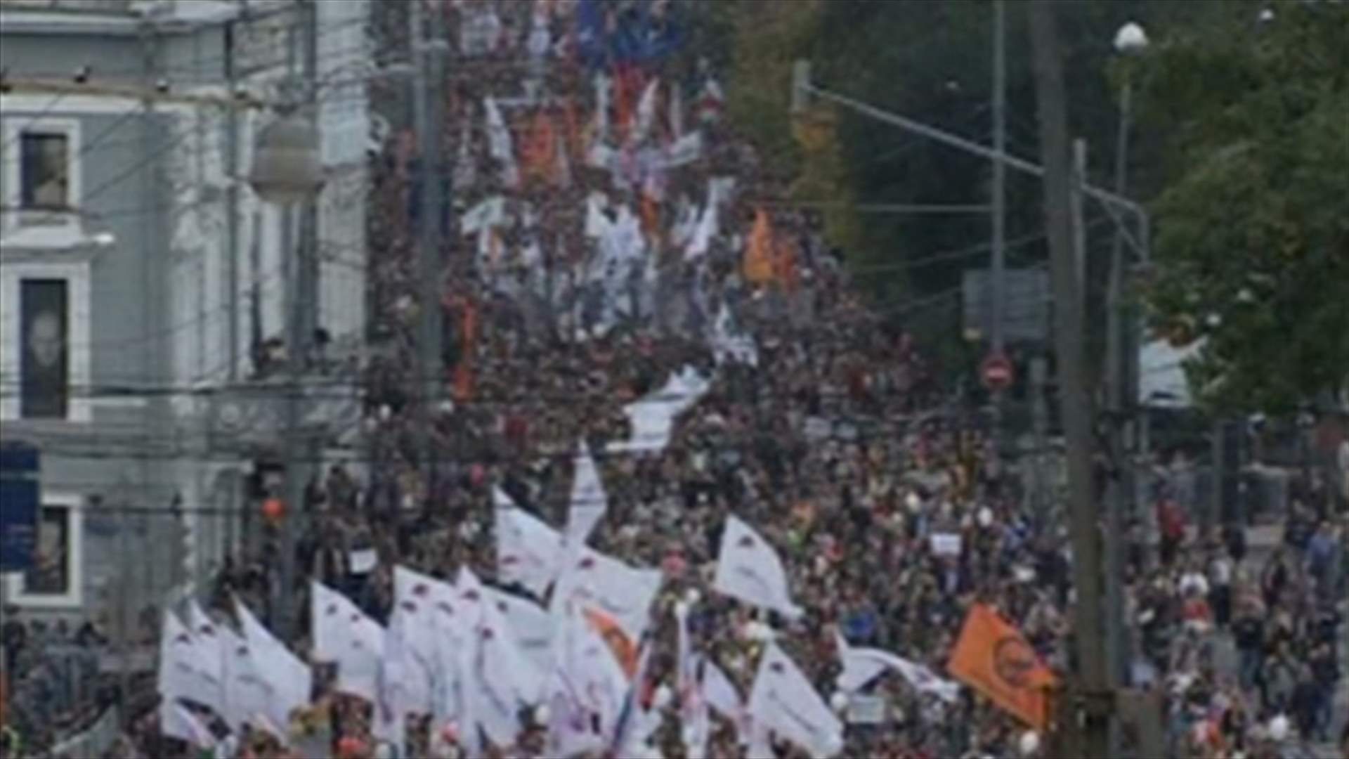 Opposition leaders amongst thousands protesting against Putin
