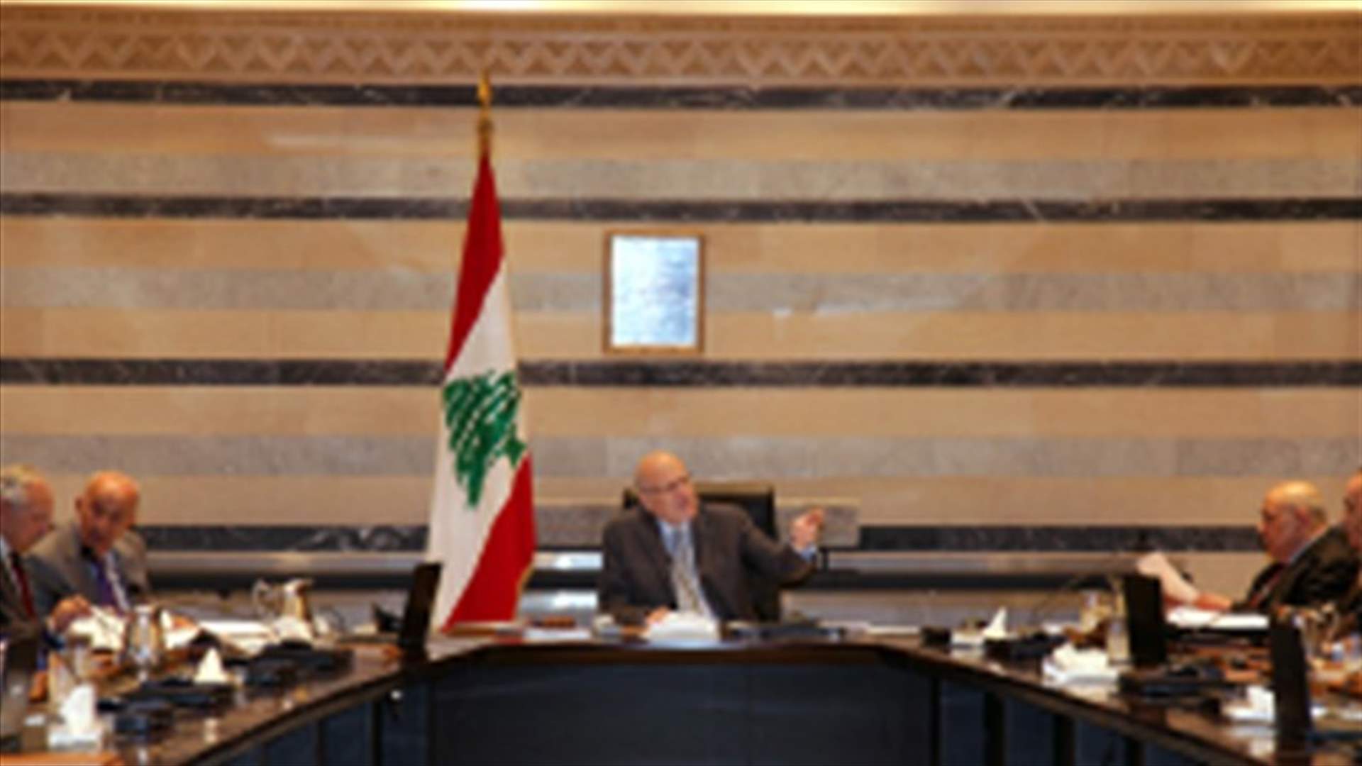 تكليف وزير المال اعداد مشاريع القوانين لتمويل السلسلة