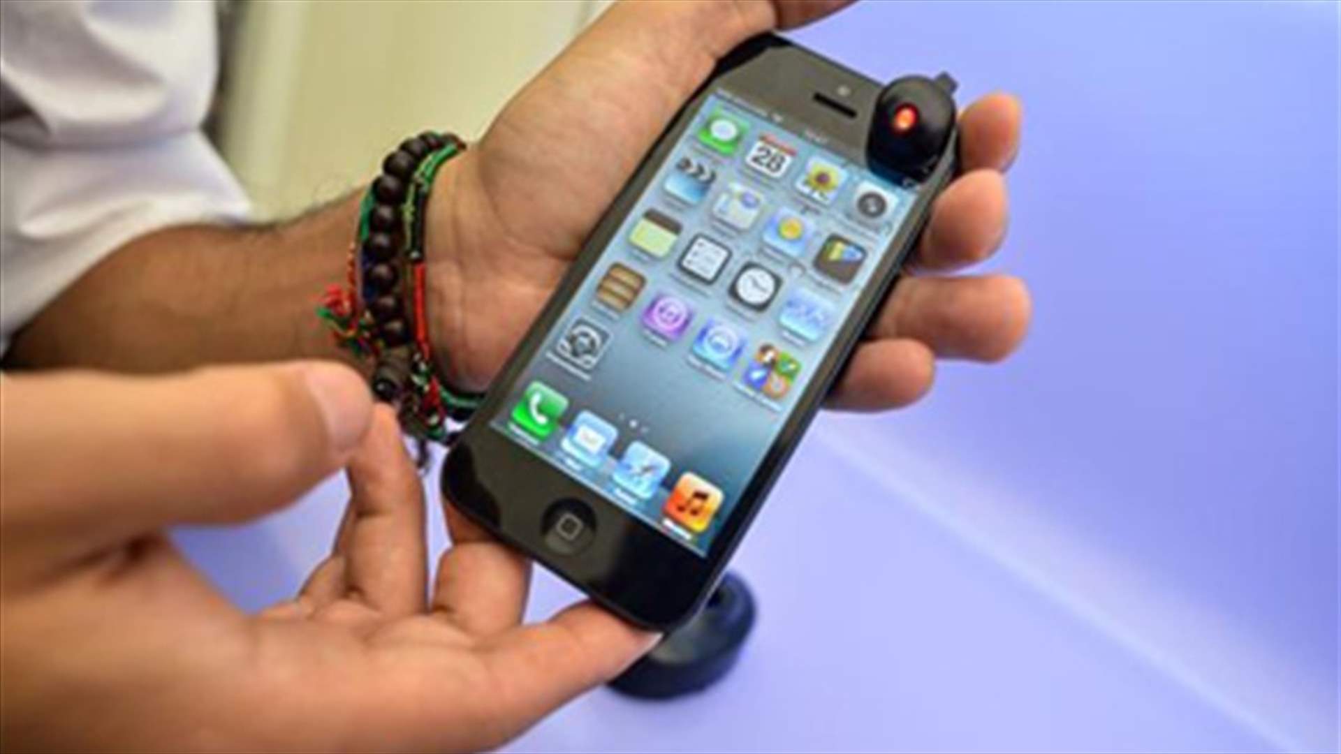 Chinese iPhone workers strike over quality demands