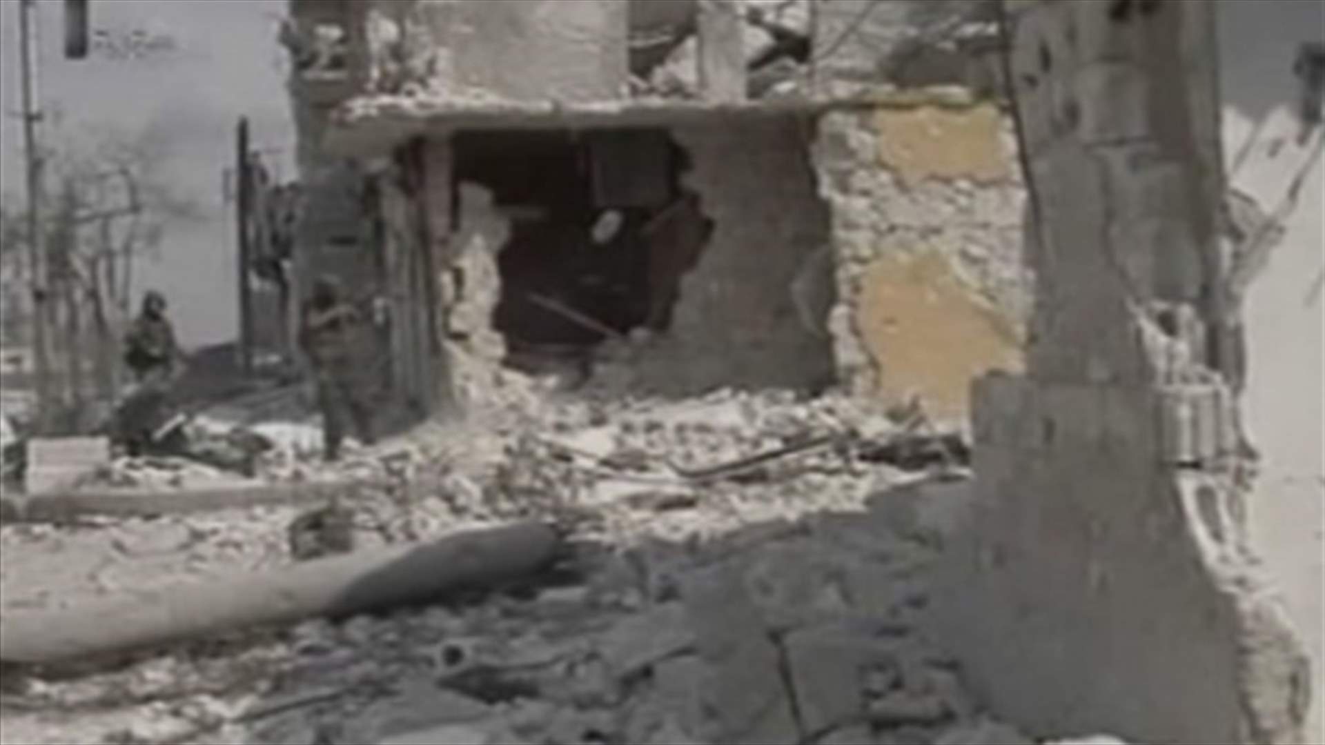 Suicide attacker detonates car bomb near security compound in Damascus