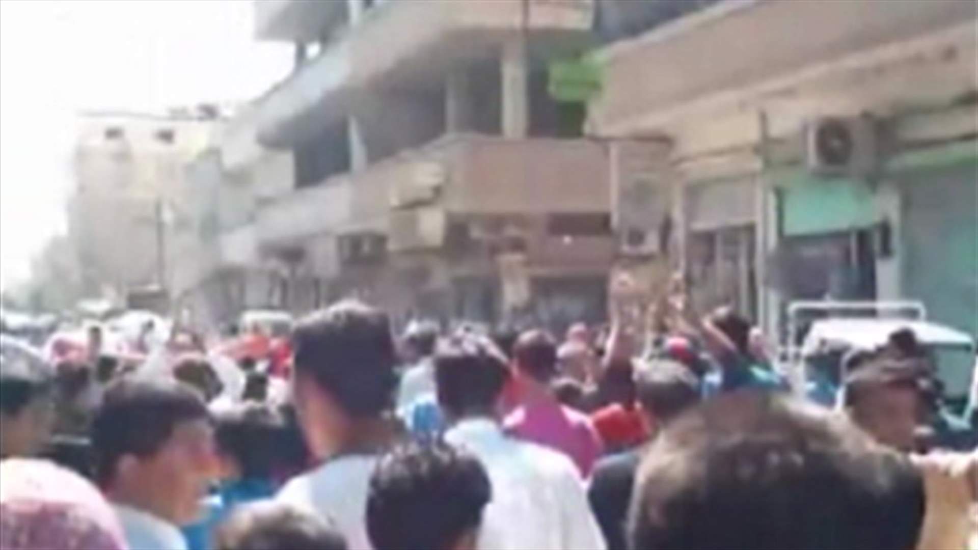 Syrian troops storm restive town