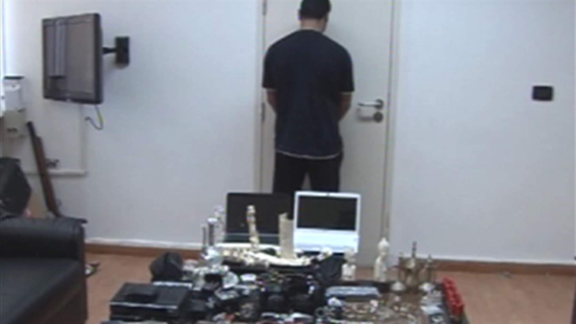 Security forces arrest thief with 10 million dollars worth of stolen goods