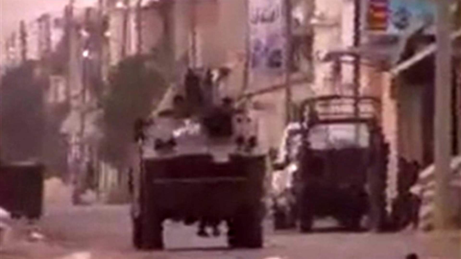 Syria regime loyalists pelt US envoy with tomatoes