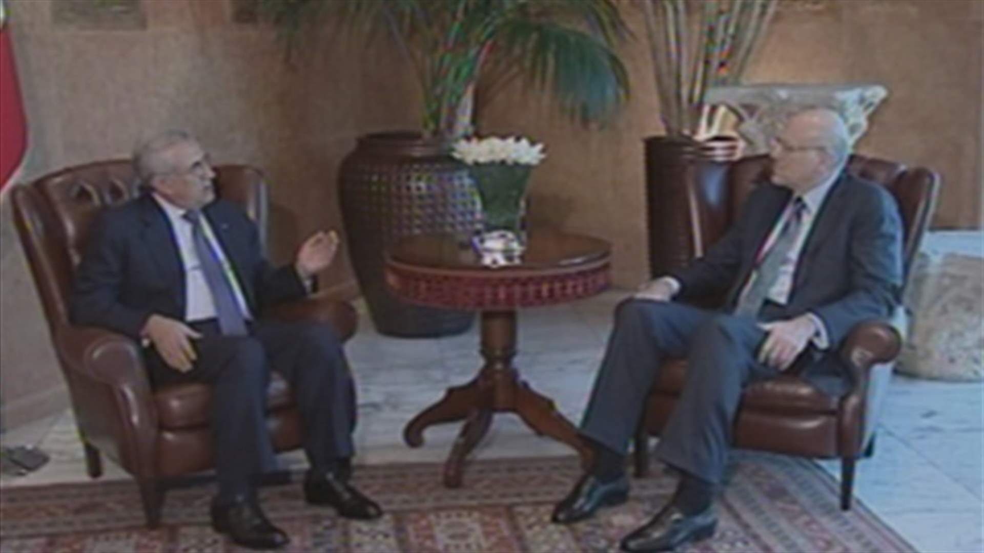 Sleiman meets with Mikati, receives message from Hollande