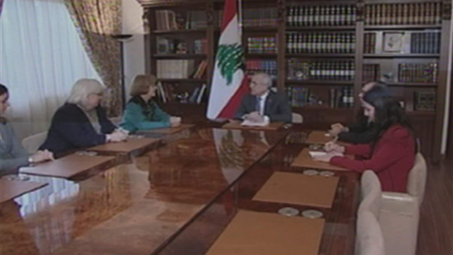 جونز تشدد على أهمية استمرار عمل المؤسسات وتجنب الفراغ