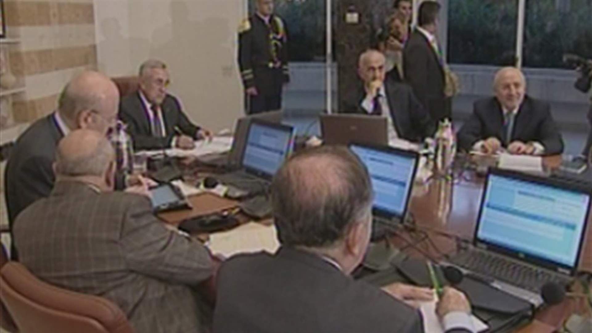 Salameh advises cabinet to be careful, SCC calls for strike