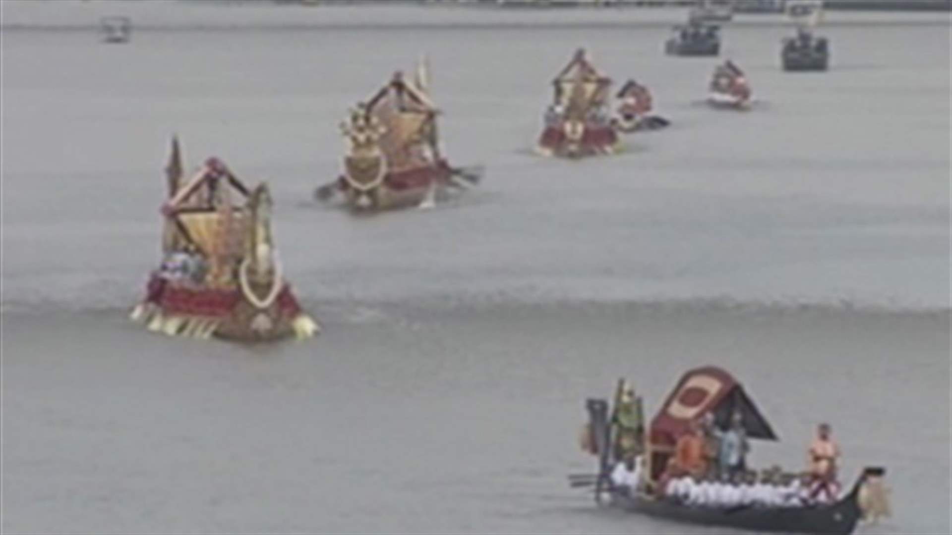 REPORT: Thais welcome royal barge procession after five year hiatus