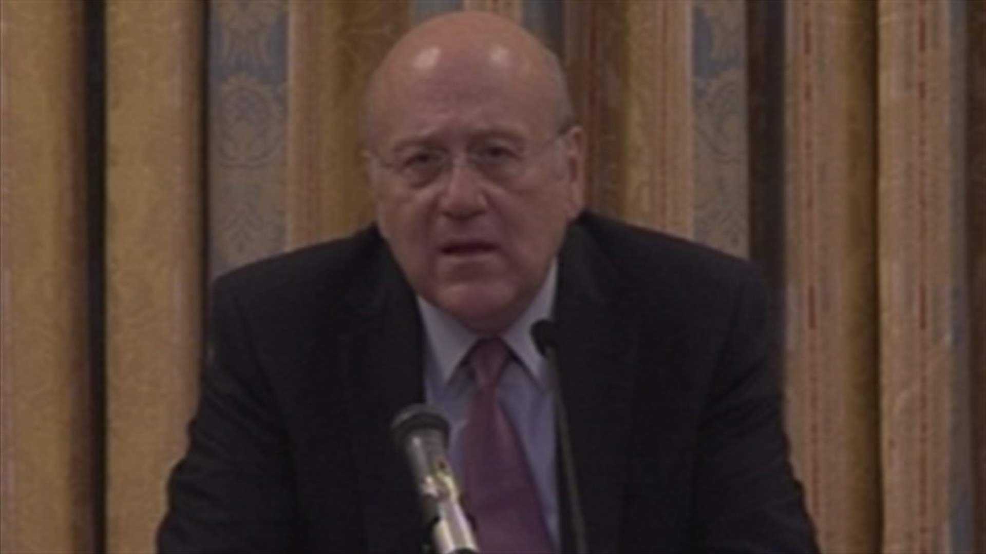 Mikati and Hollande hold talks at the Elysse Palace