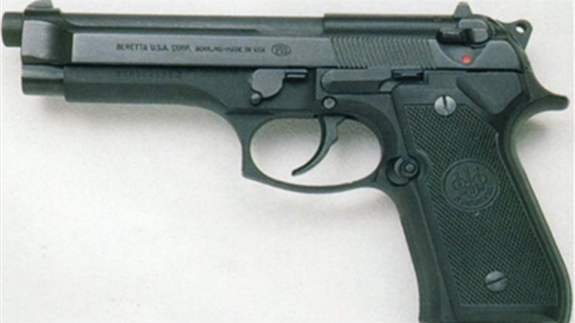 Citizen shoots himself in the head while sitting in a caf&eacute;