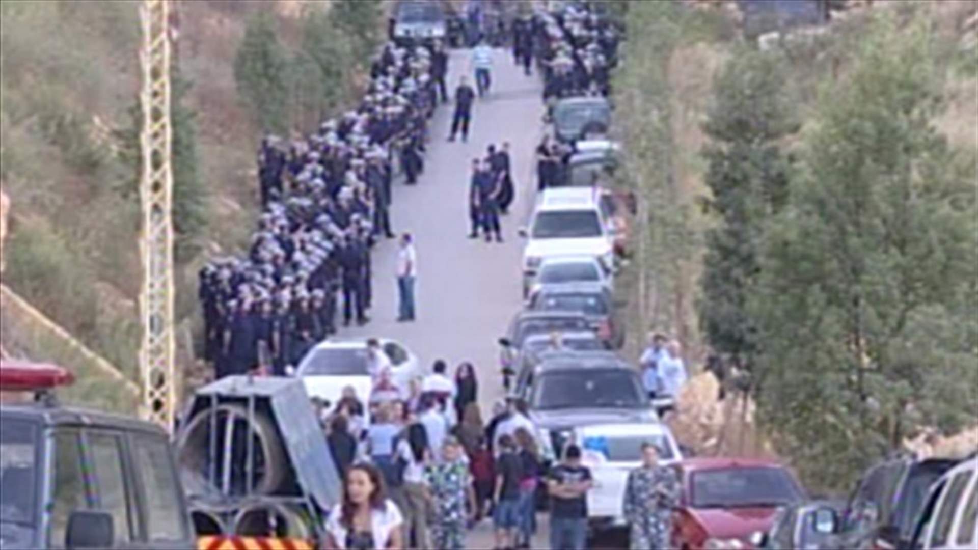 Metn residents protest high voltage power lines   