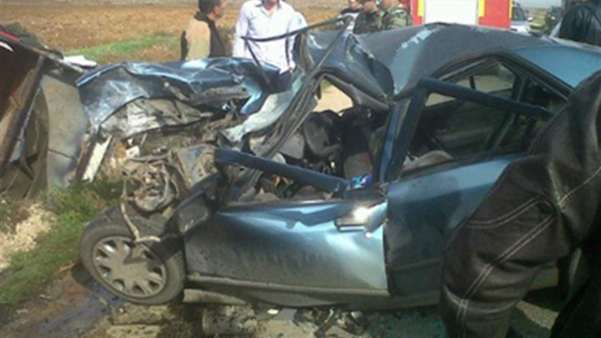 مقتل شخص وجرح آخر في حادث سير بين قب الياس وعميق