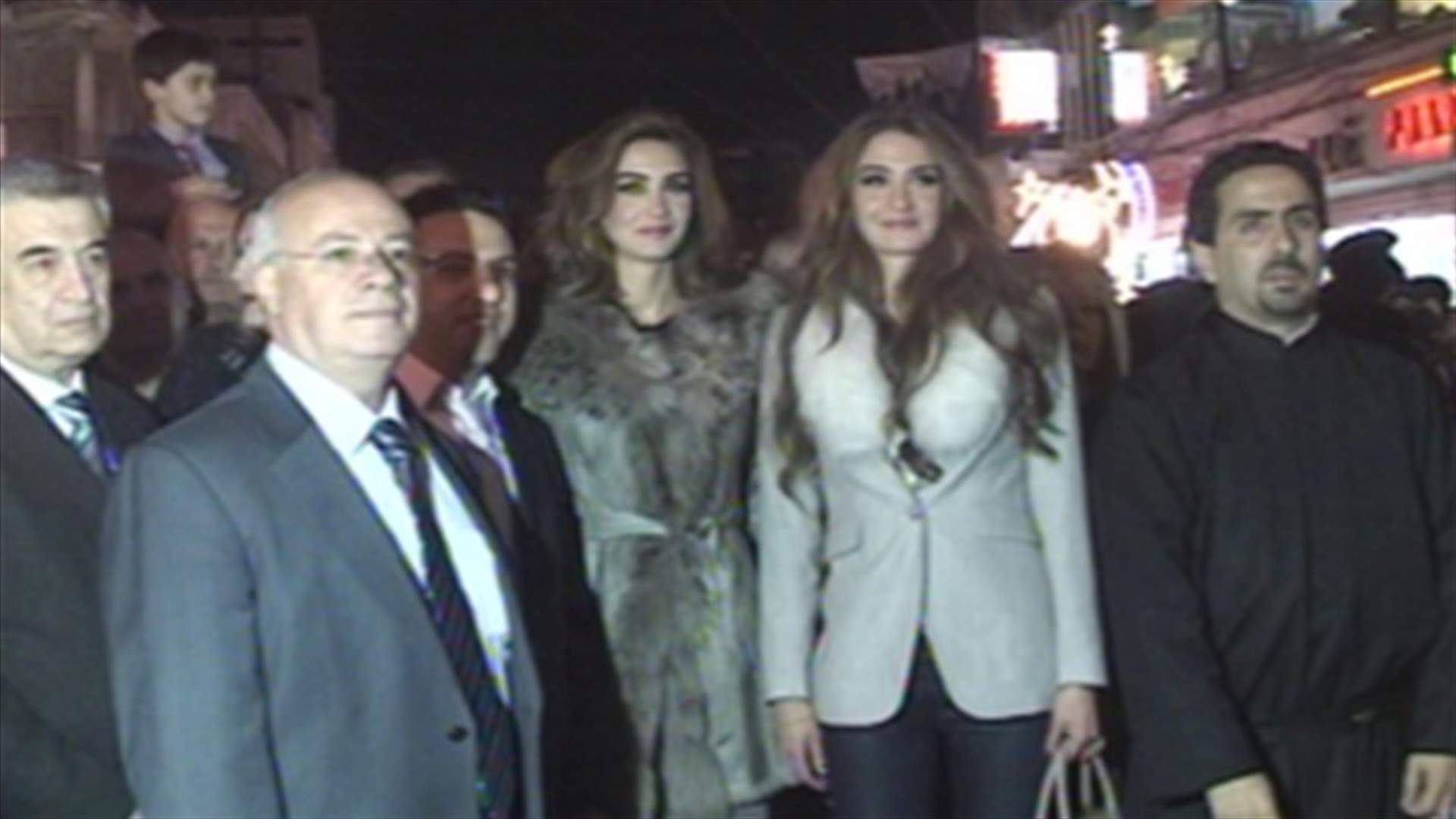 Miss Lebanon lights up Zahle souk, distributes presents 