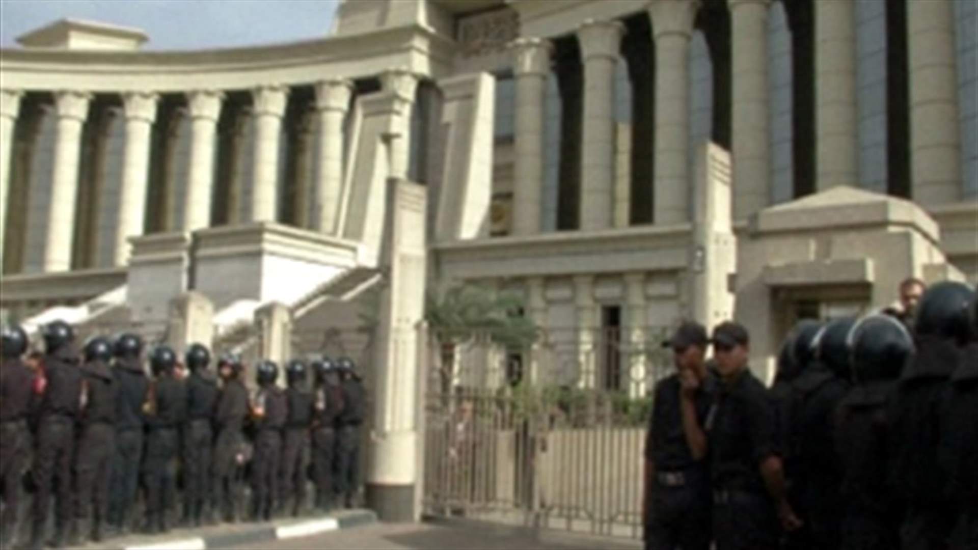 Petrol bombs thrown outside Egypt presidential palace