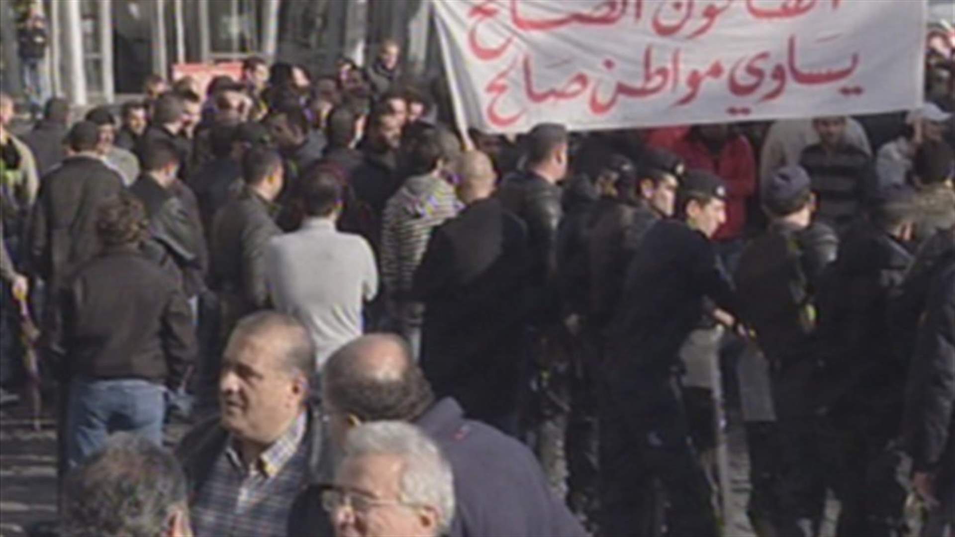 اعتصام لمستوردي السيارات والدراجات في مرفأ بيروت