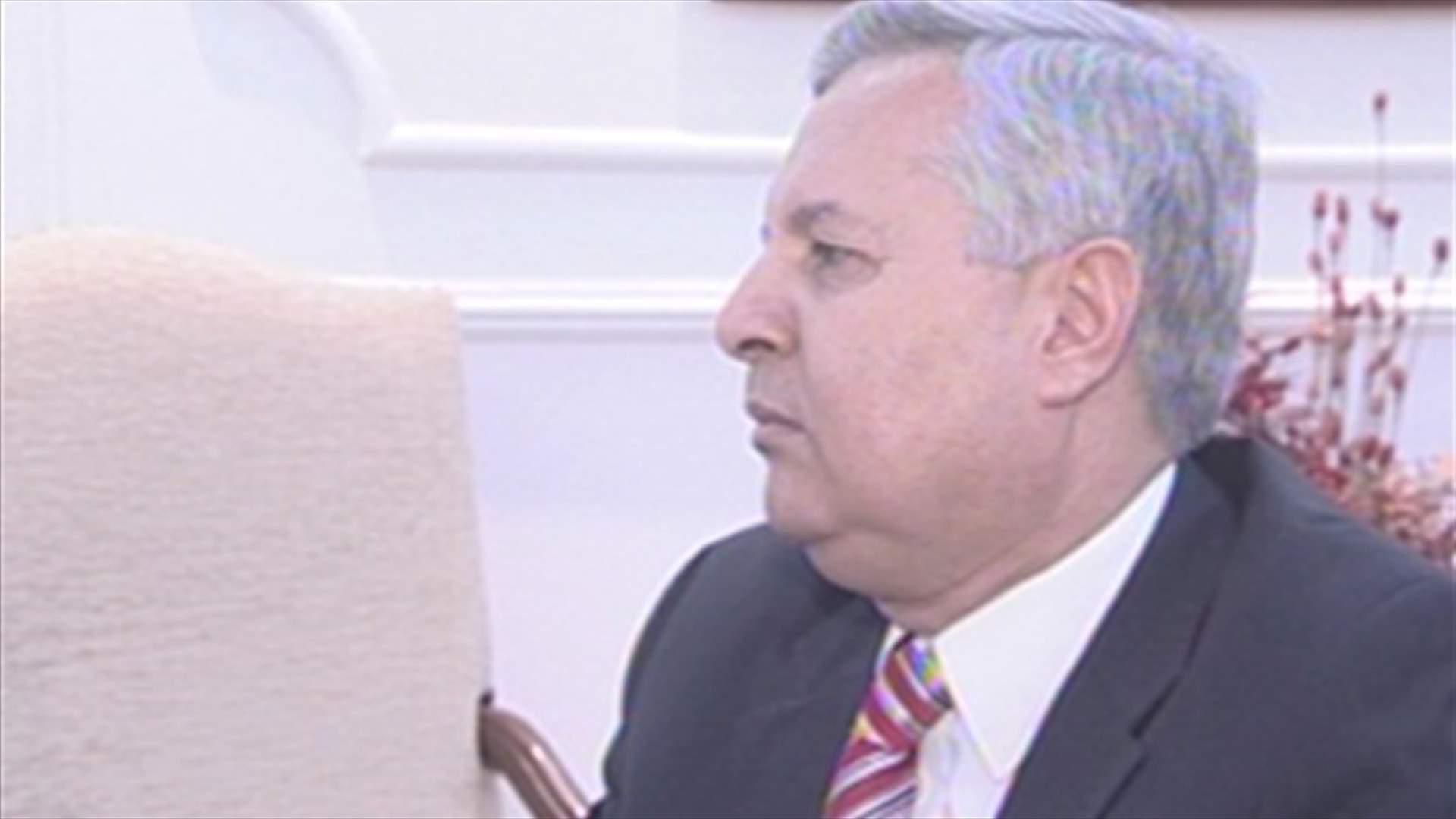 السيد حسين: نحاول ايجاد مخرج للدورة الثانية وأنا مع مطالب الاساتذة