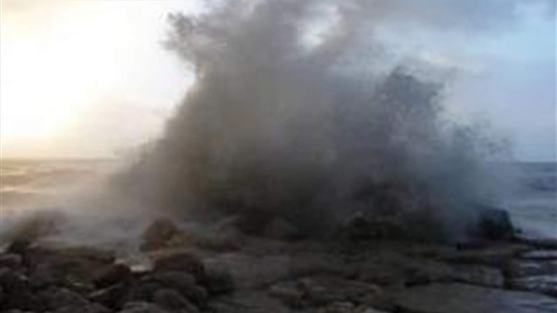 High waves prevent fishermen from sailing in Tyre