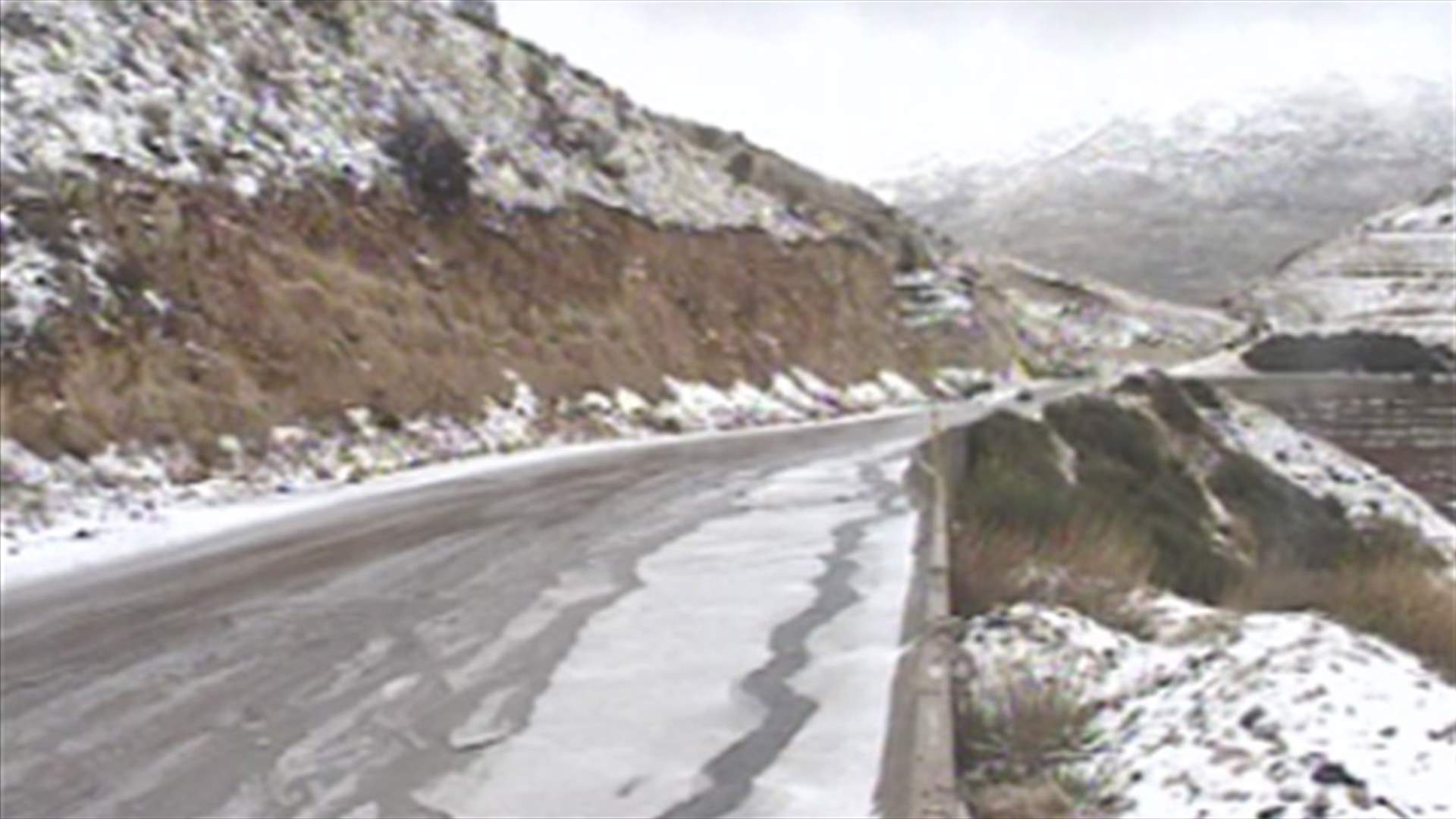 Storm hits Lebanon, snow falls and traps citizens 