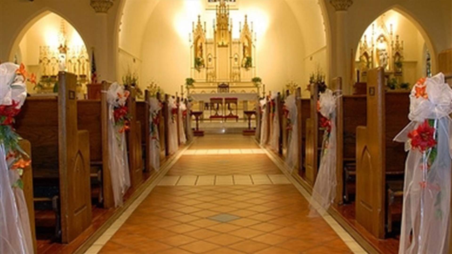 Italy priest says he is to be a father, quits during mass